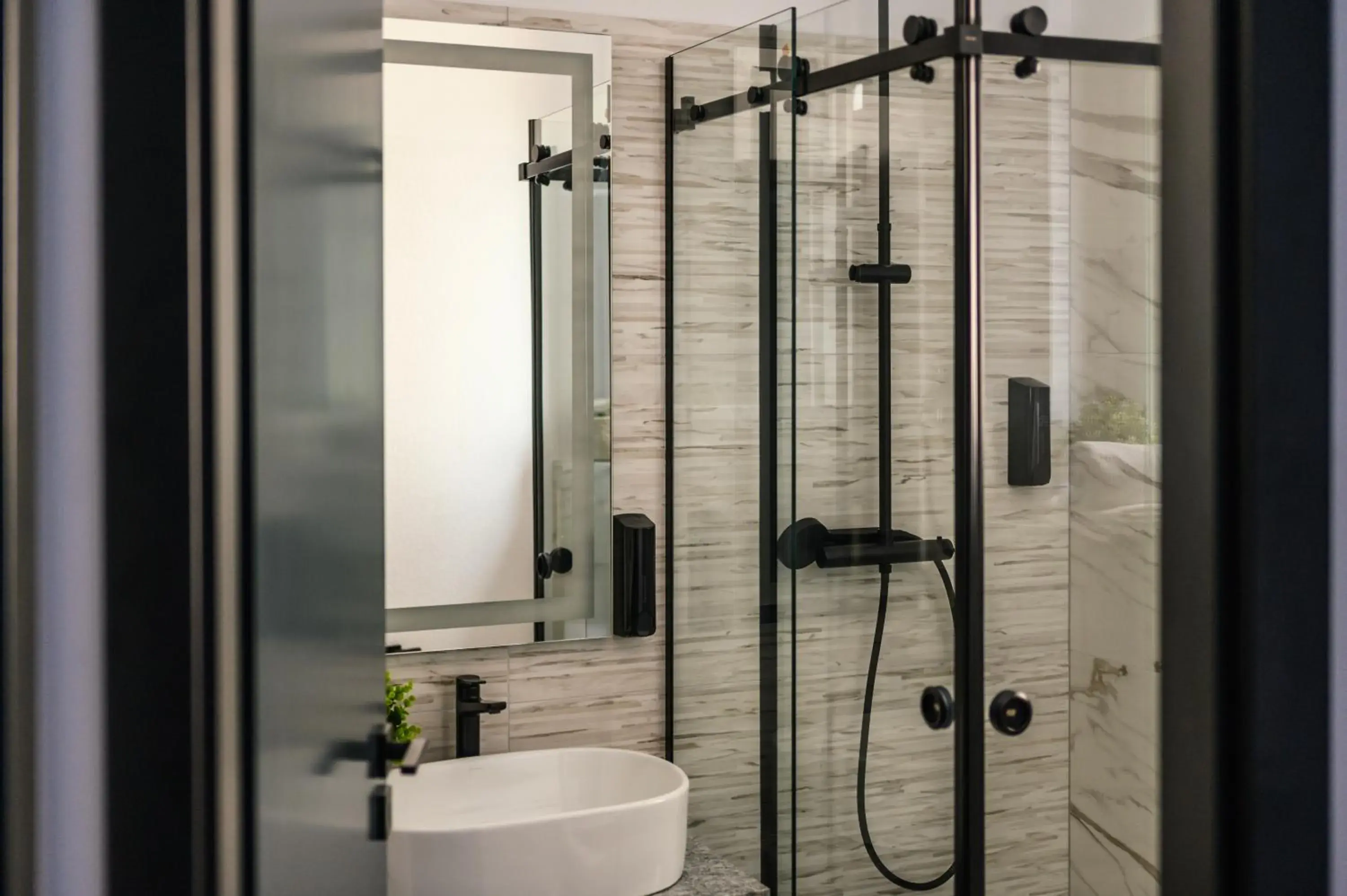 Deluxe Quadruple Room in GBU Home Timisoara Deluxe Quadruple Room in GBU Home Timisoara