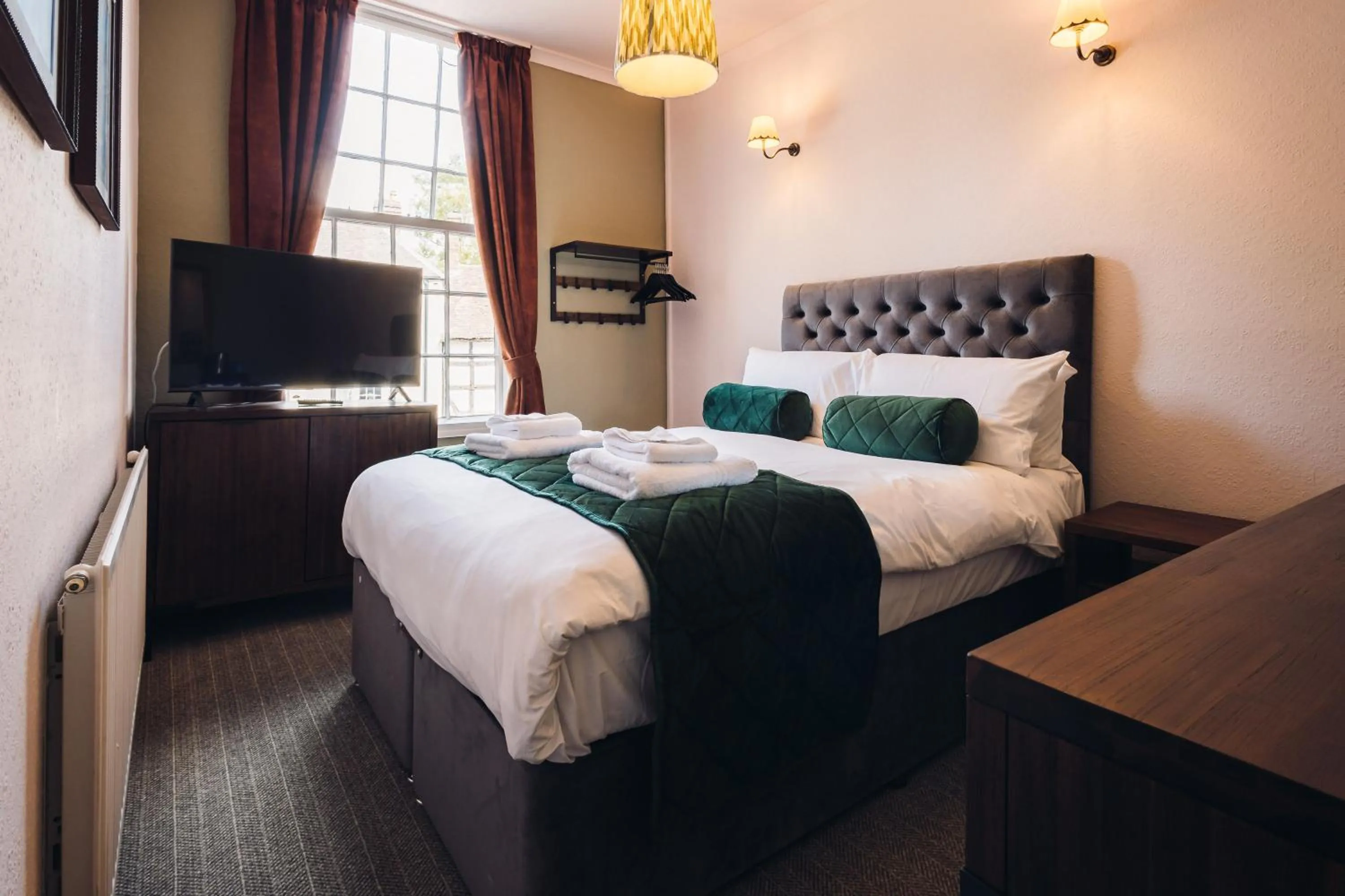 Bedroom, Bed in Gaskell Arms