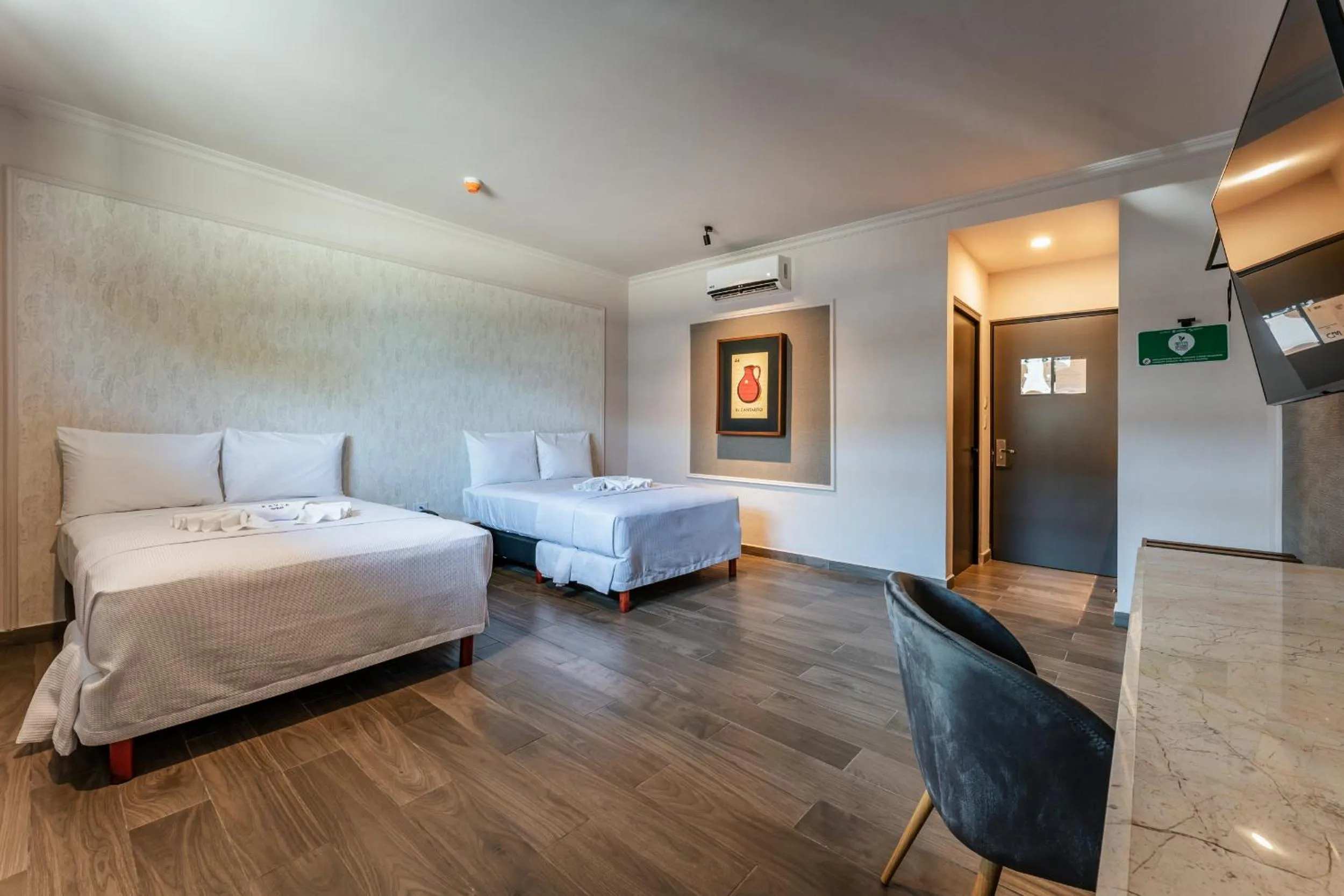 Photo of the whole room, Bed in Hotel MID Project