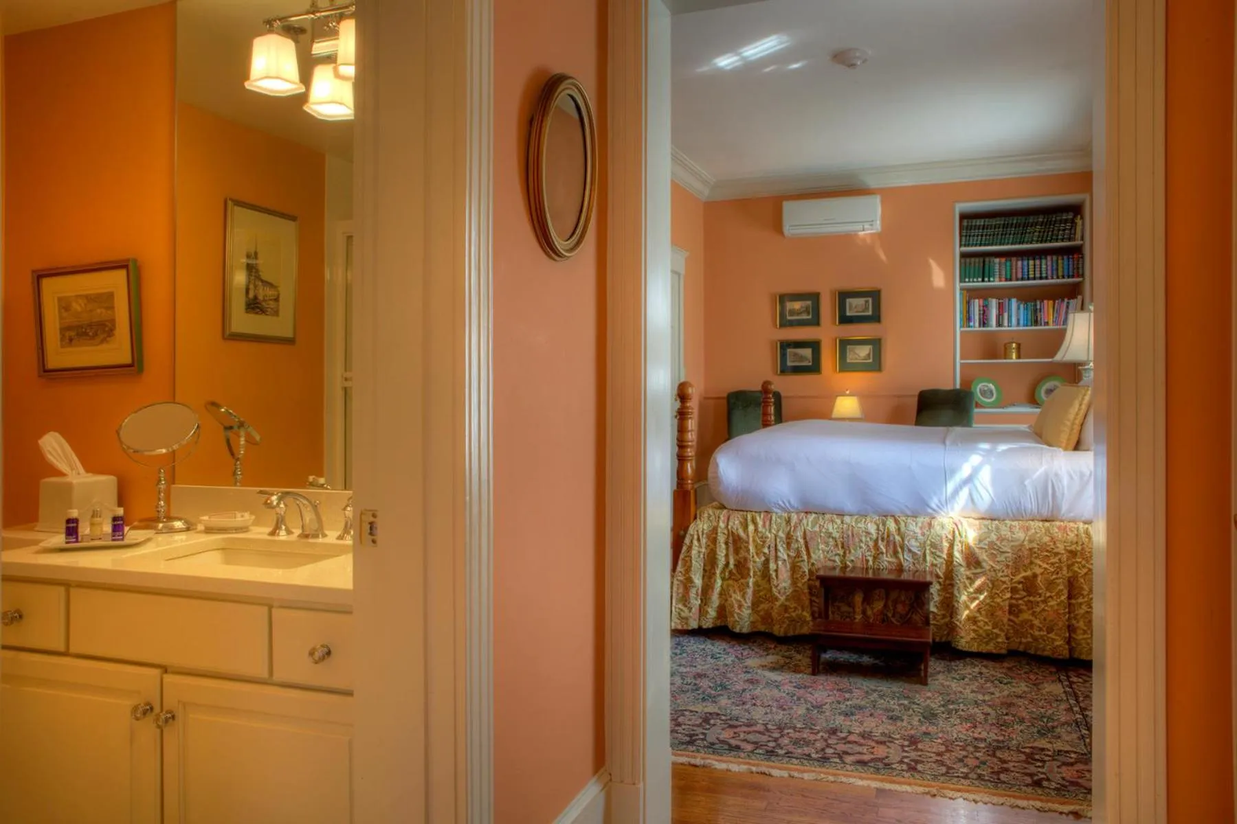 Bathroom, Bed in Francis Malbone House