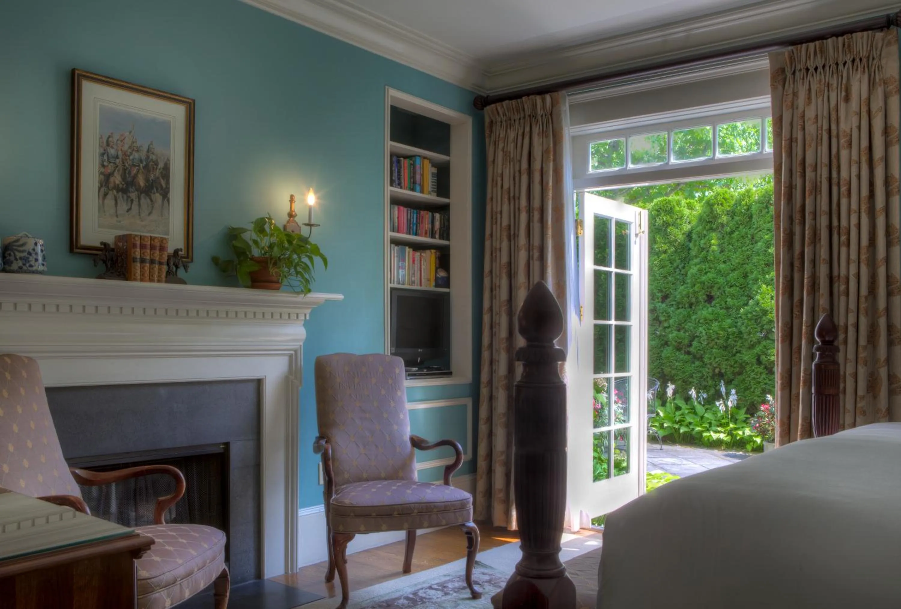 Patio, Bed in Francis Malbone House