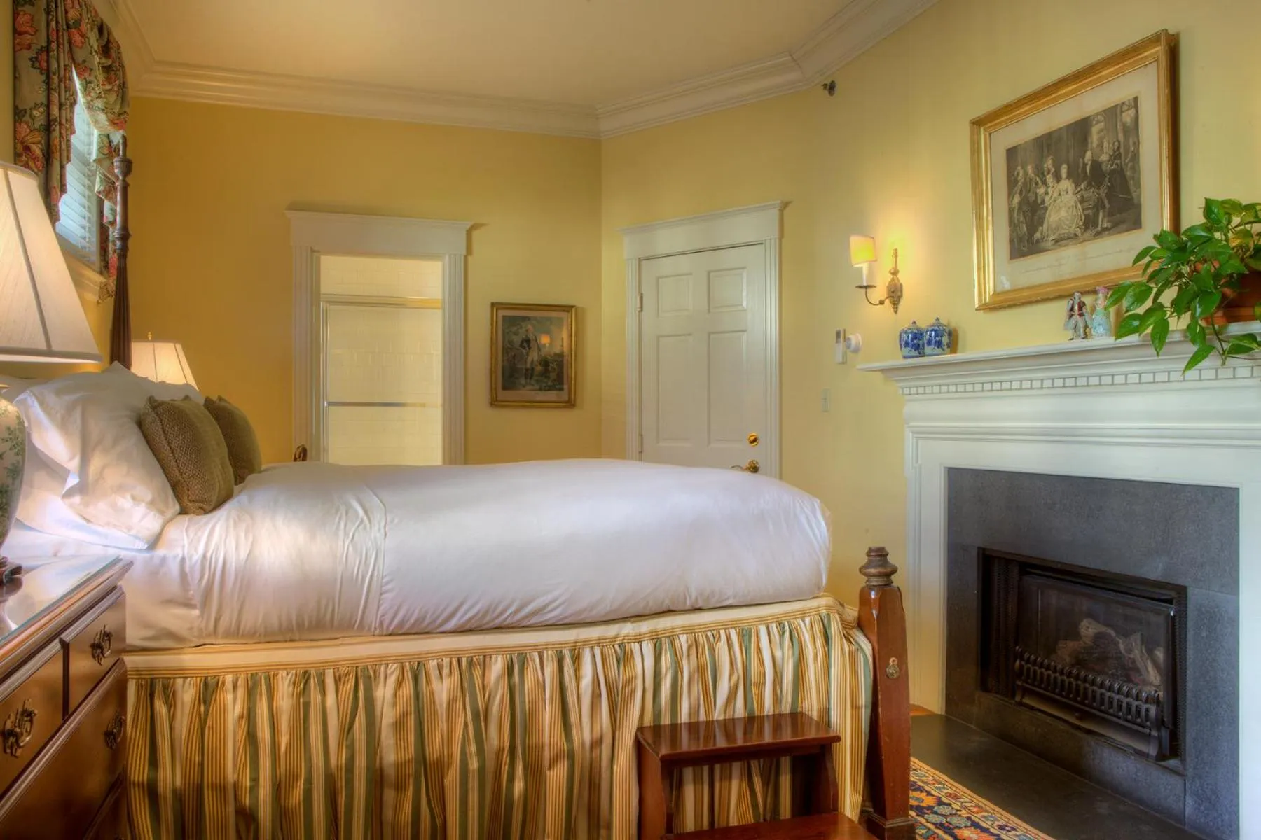 Bedroom, Bed in Francis Malbone House