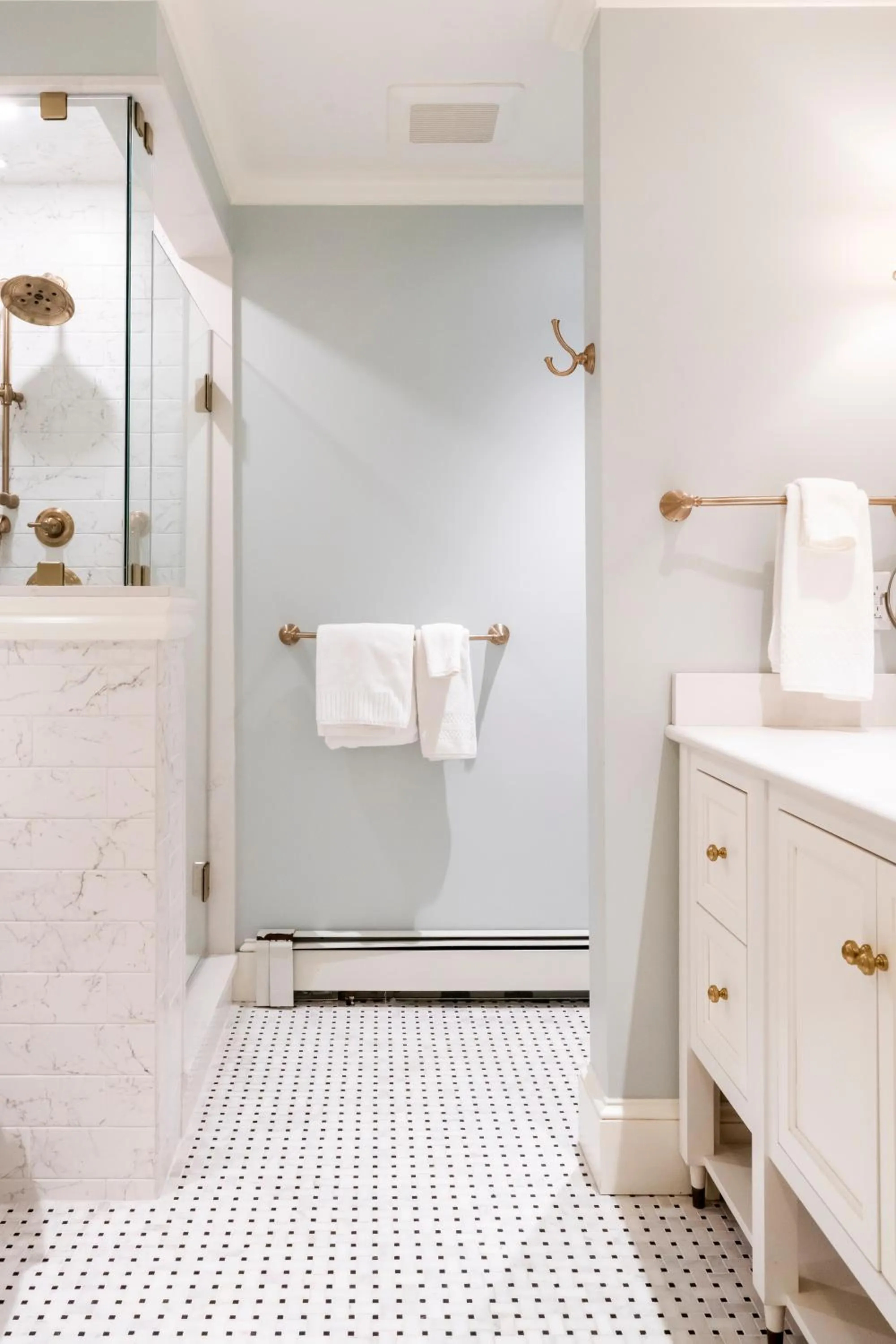 Shower in Francis Malbone House