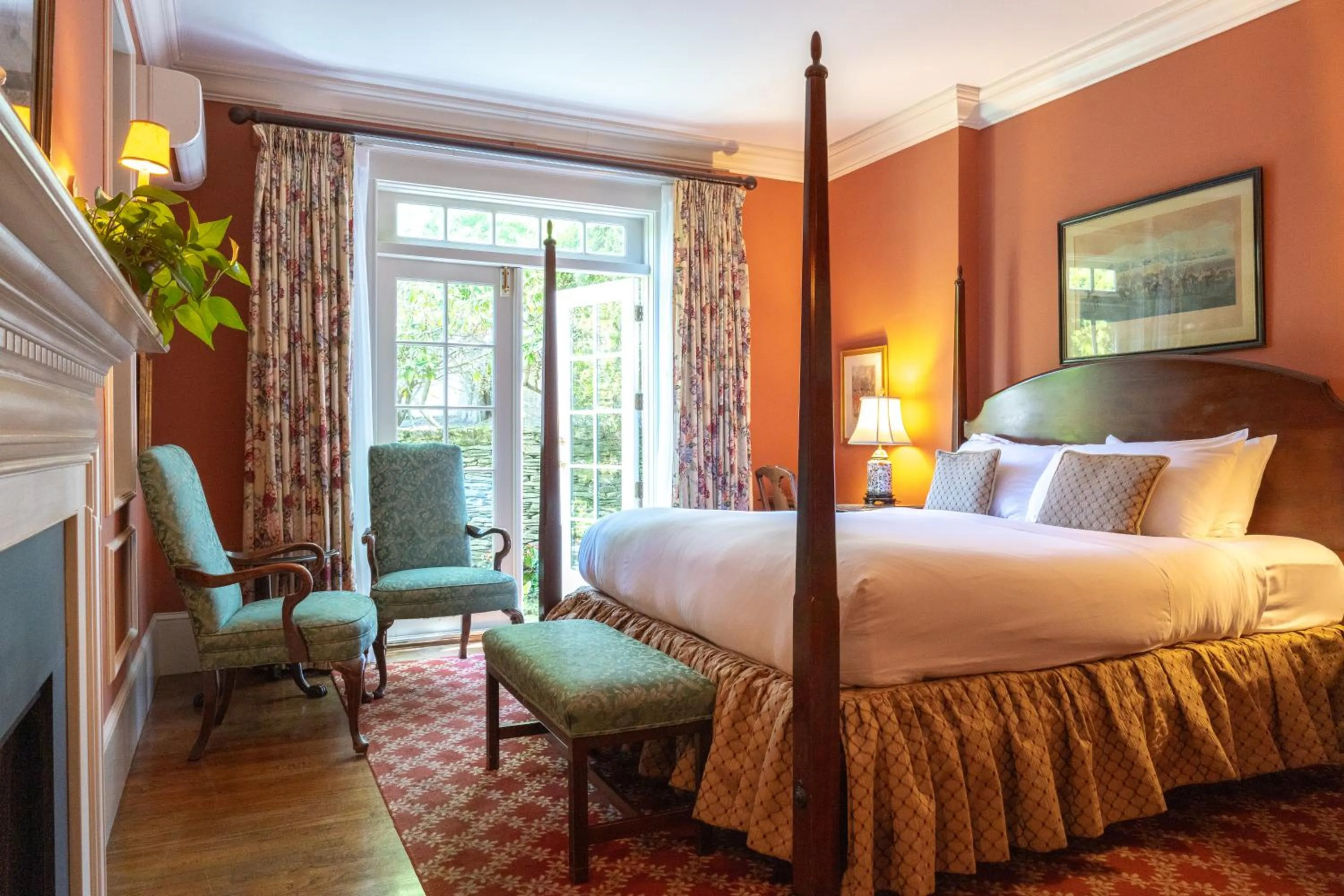 Patio, Bed in Francis Malbone House