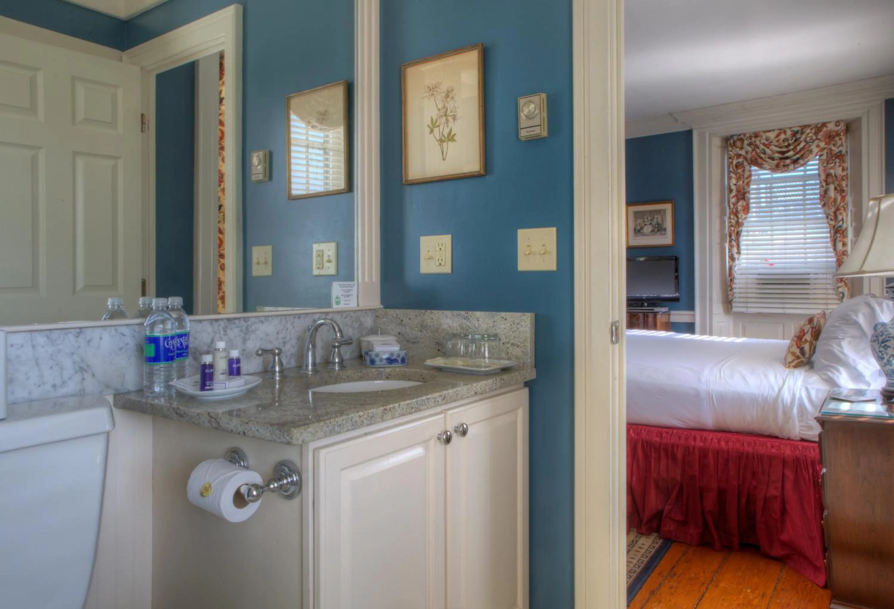 Bathroom, Bed in Francis Malbone House