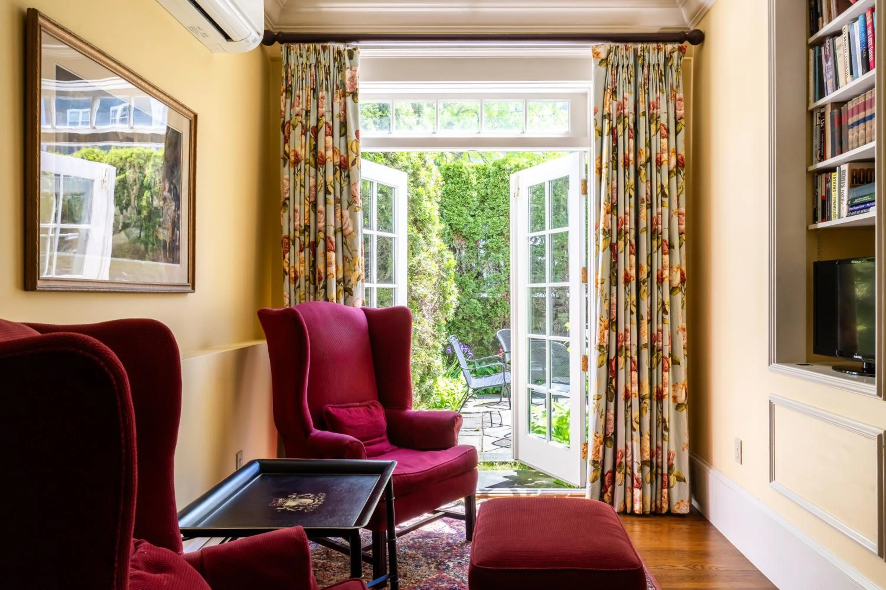 Patio in Francis Malbone House