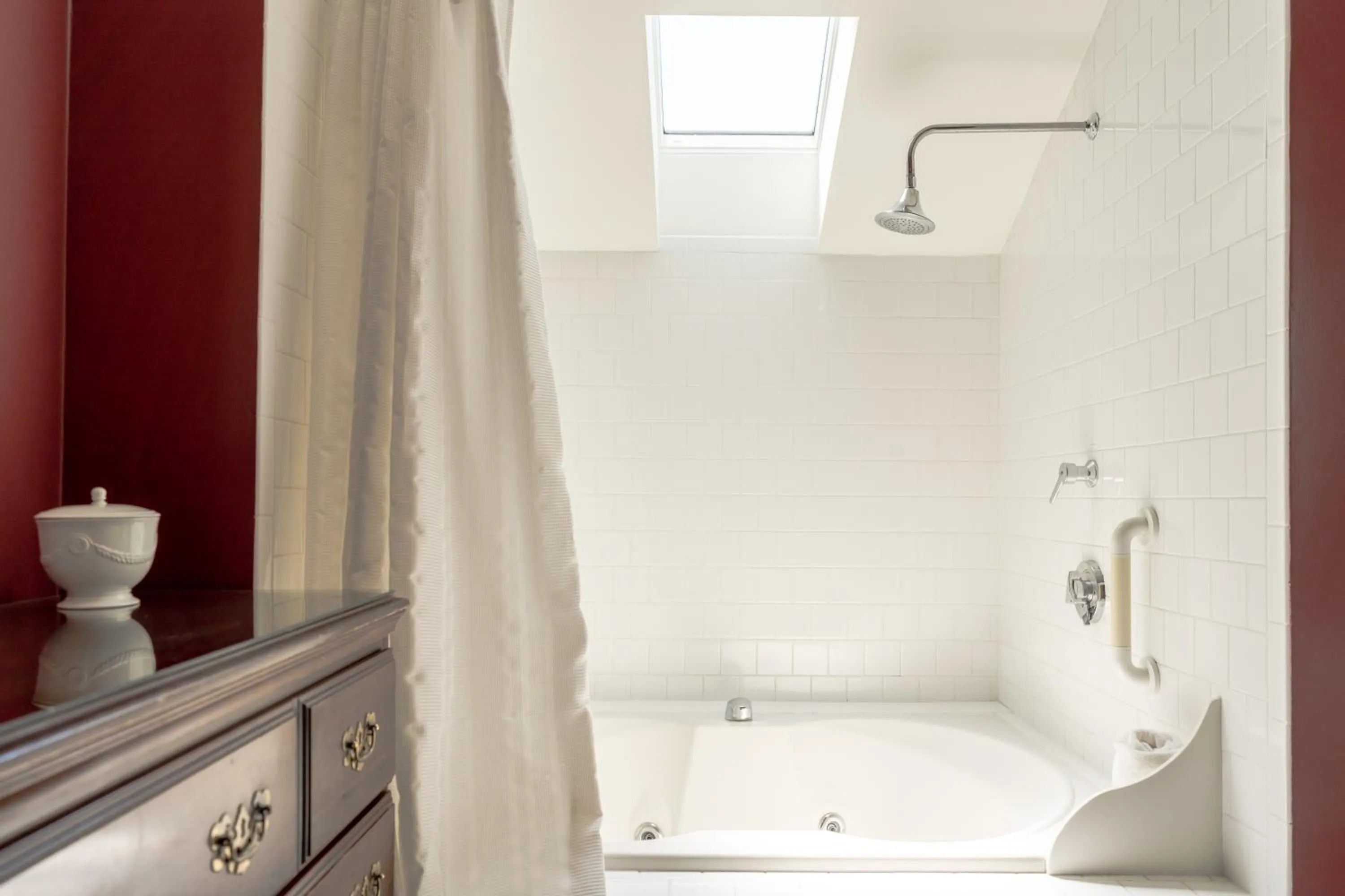 Shower in Francis Malbone House