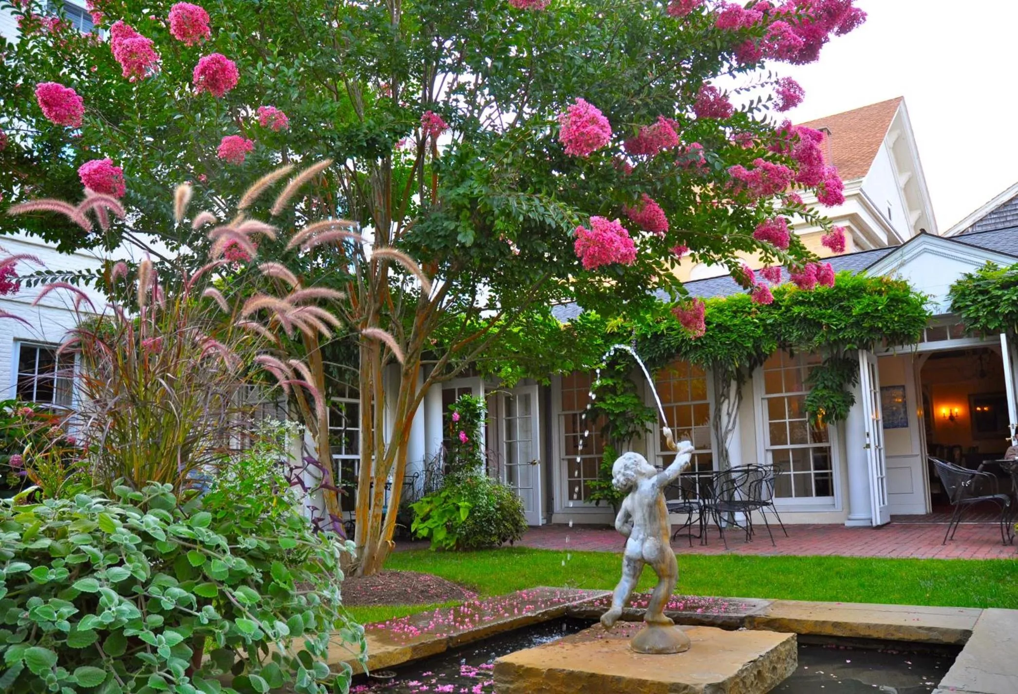 Property building in Francis Malbone House