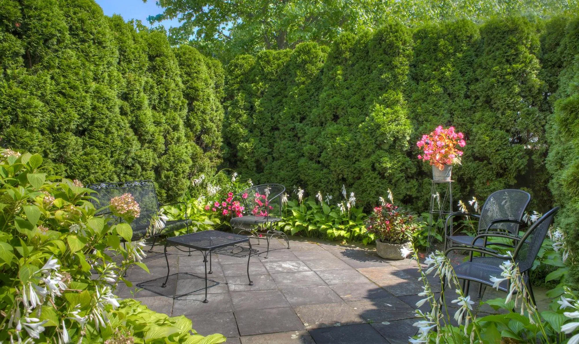 Patio in Francis Malbone House