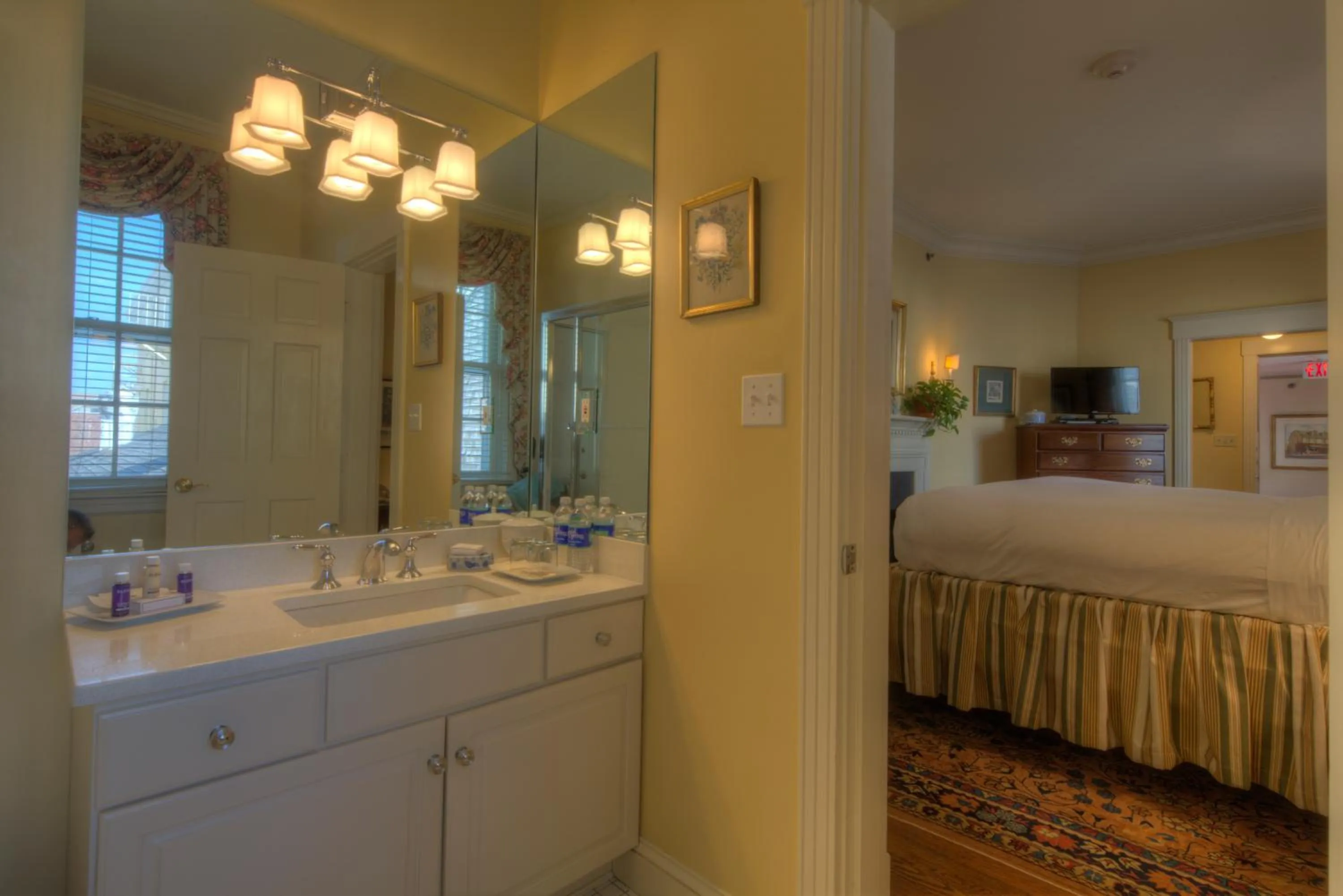 Bathroom in Francis Malbone House