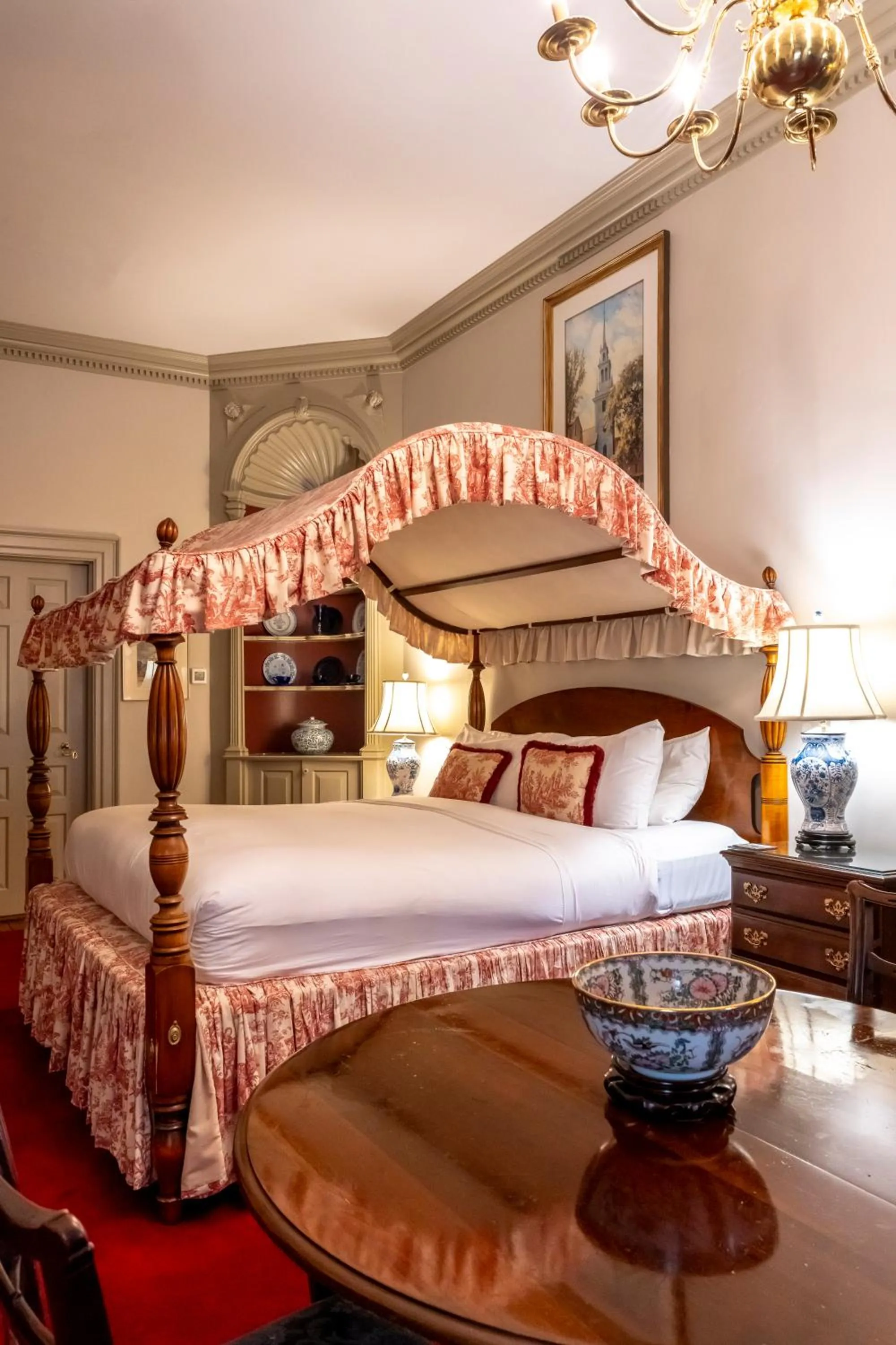 Dining area, Bed in Francis Malbone House
