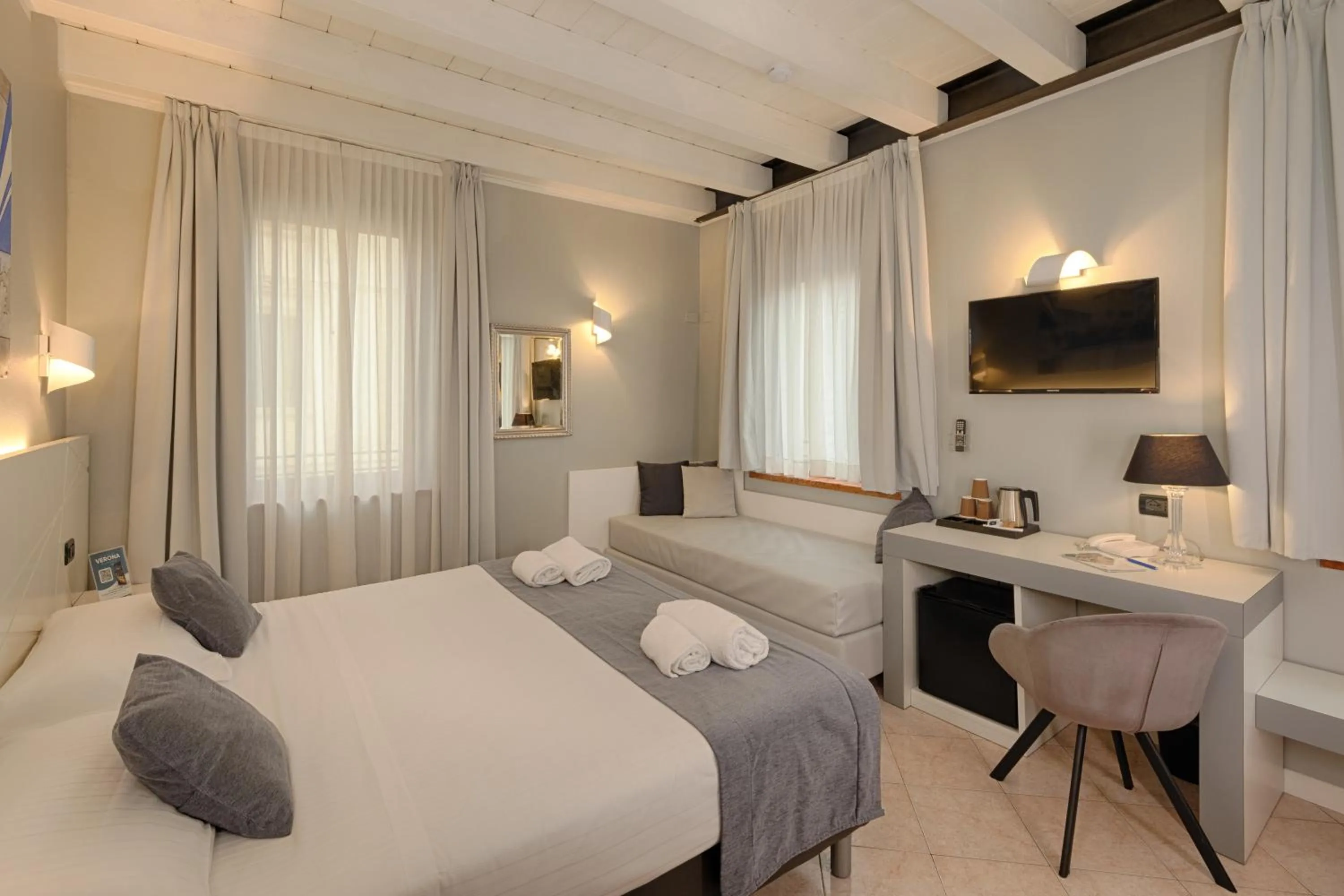 Photo of the whole room, Bed in Hotel Fontana Verona