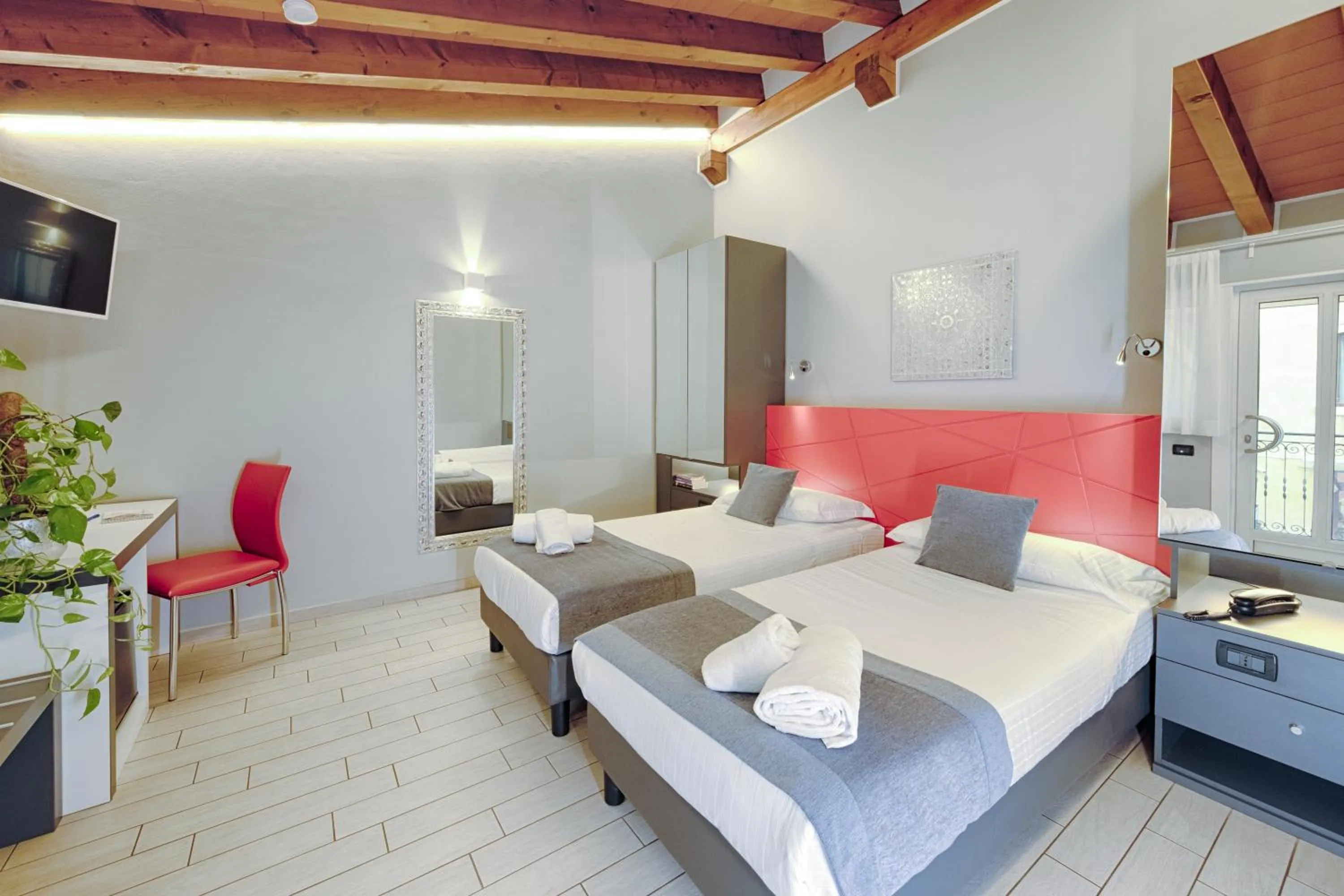 Photo of the whole room, Bed in Hotel Fontana Verona