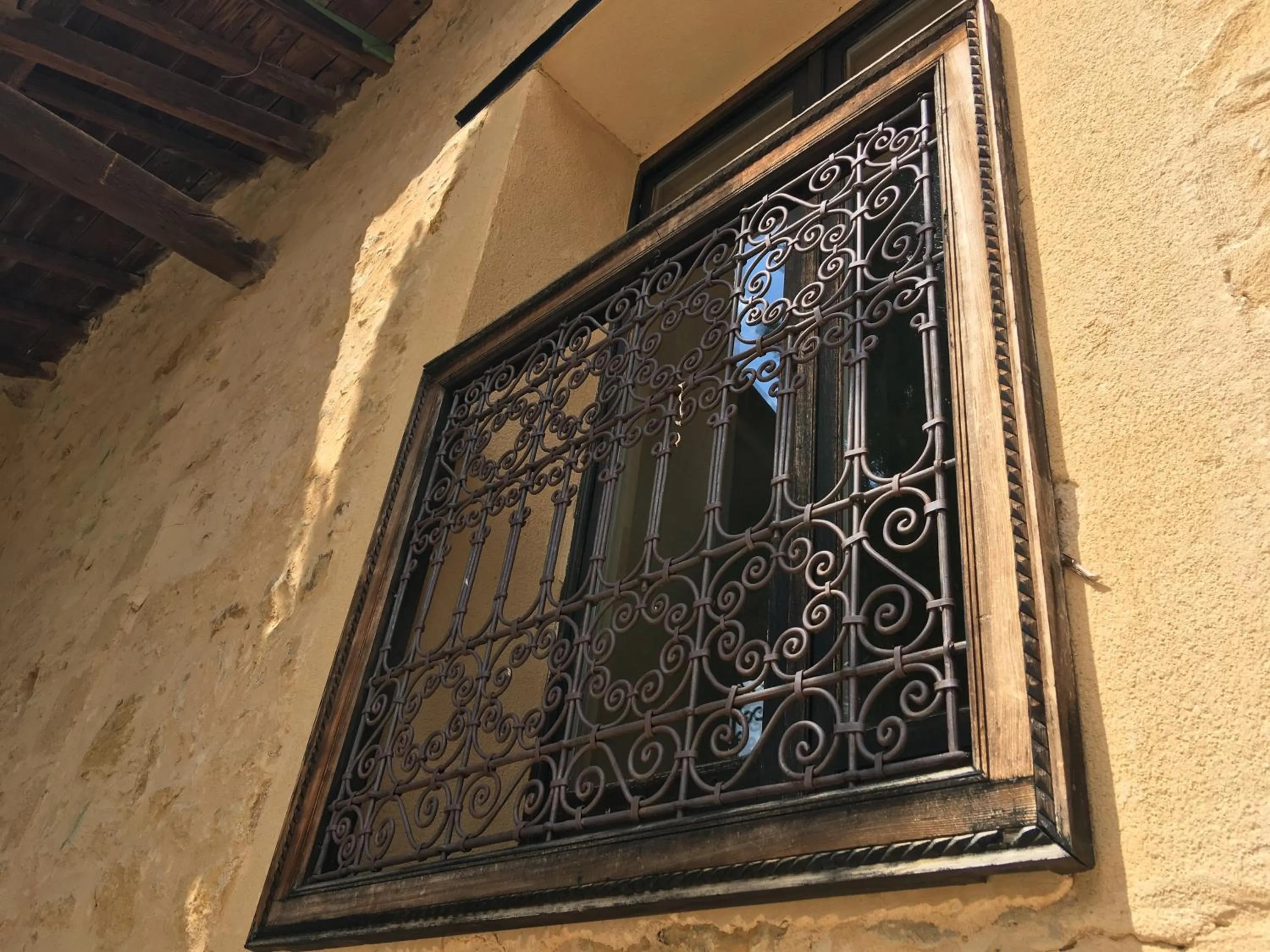 Decorative detail in Le Clos Des Anges