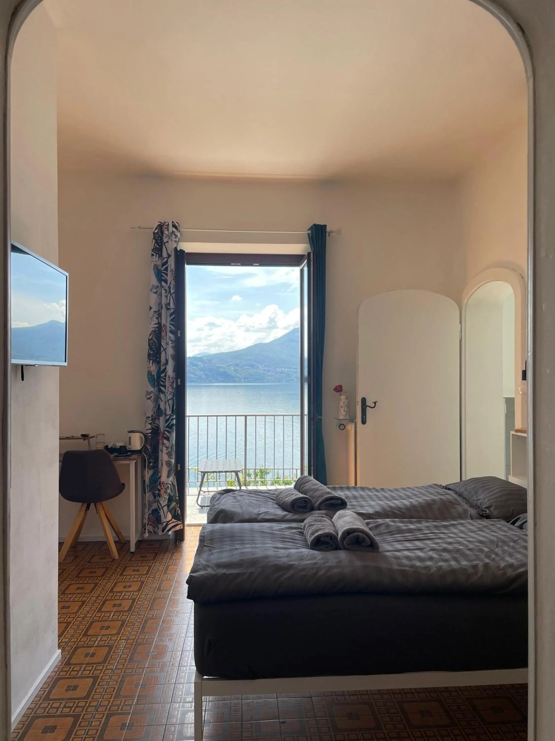 TV and multimedia, Bed in Villa Angelina