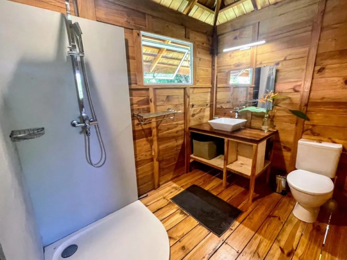 Shower in RAIATEA - Orion Hoe Bungalow