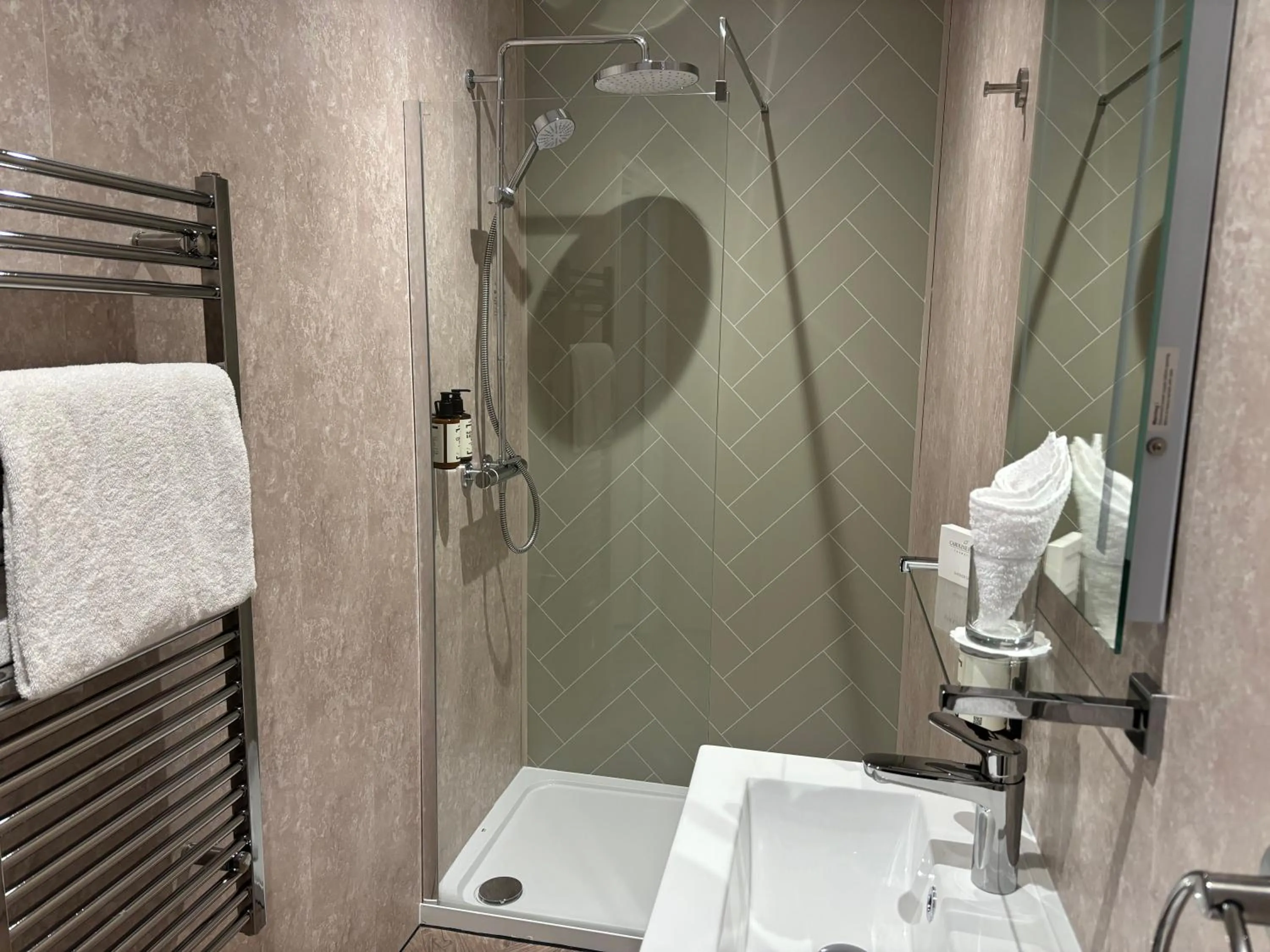 Shower in Hatherley Manor Hotel & Spa