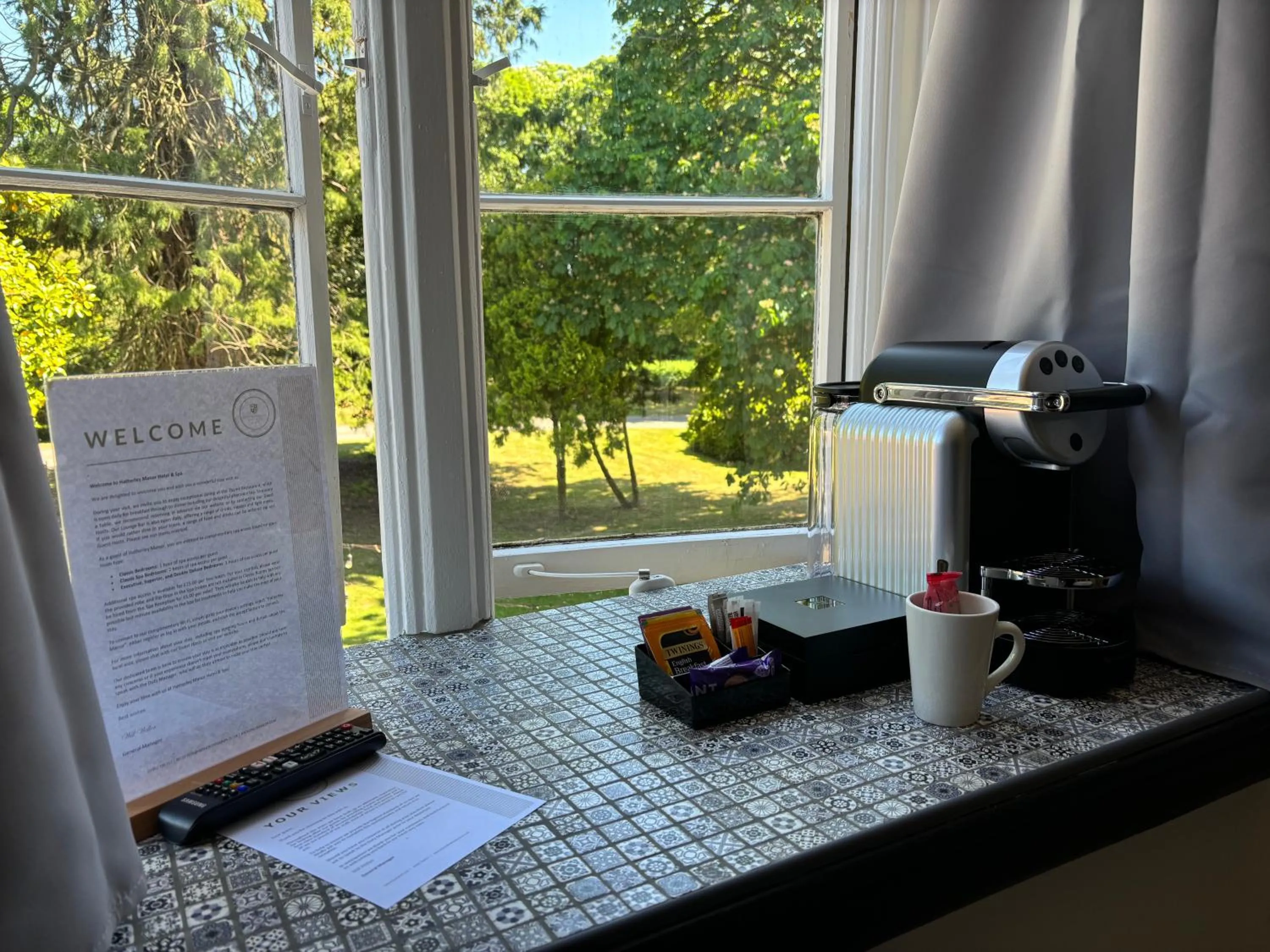 Coffee/tea facilities in Hatherley Manor Hotel & Spa