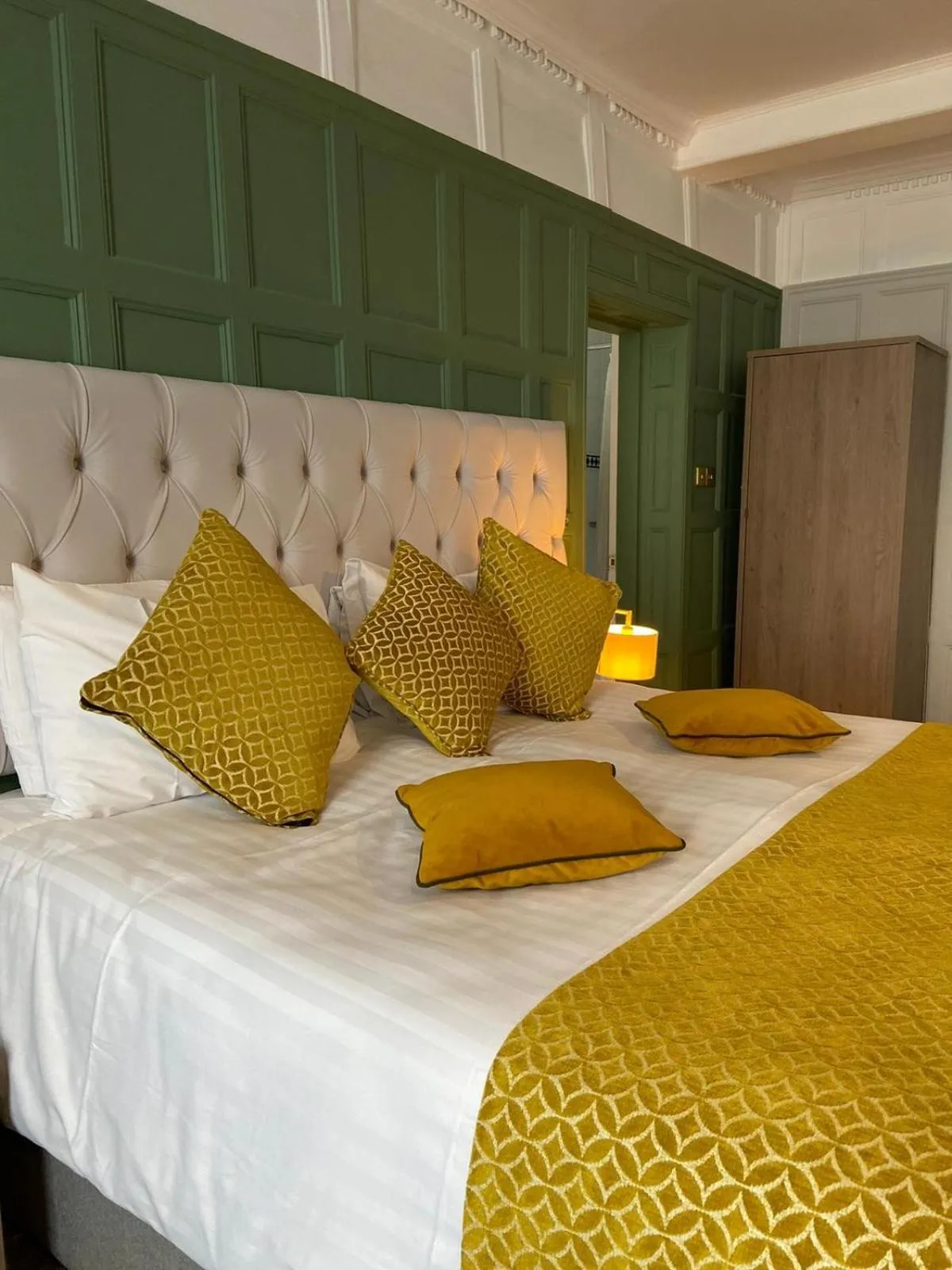 Bed in Hatherley Manor Hotel & Spa