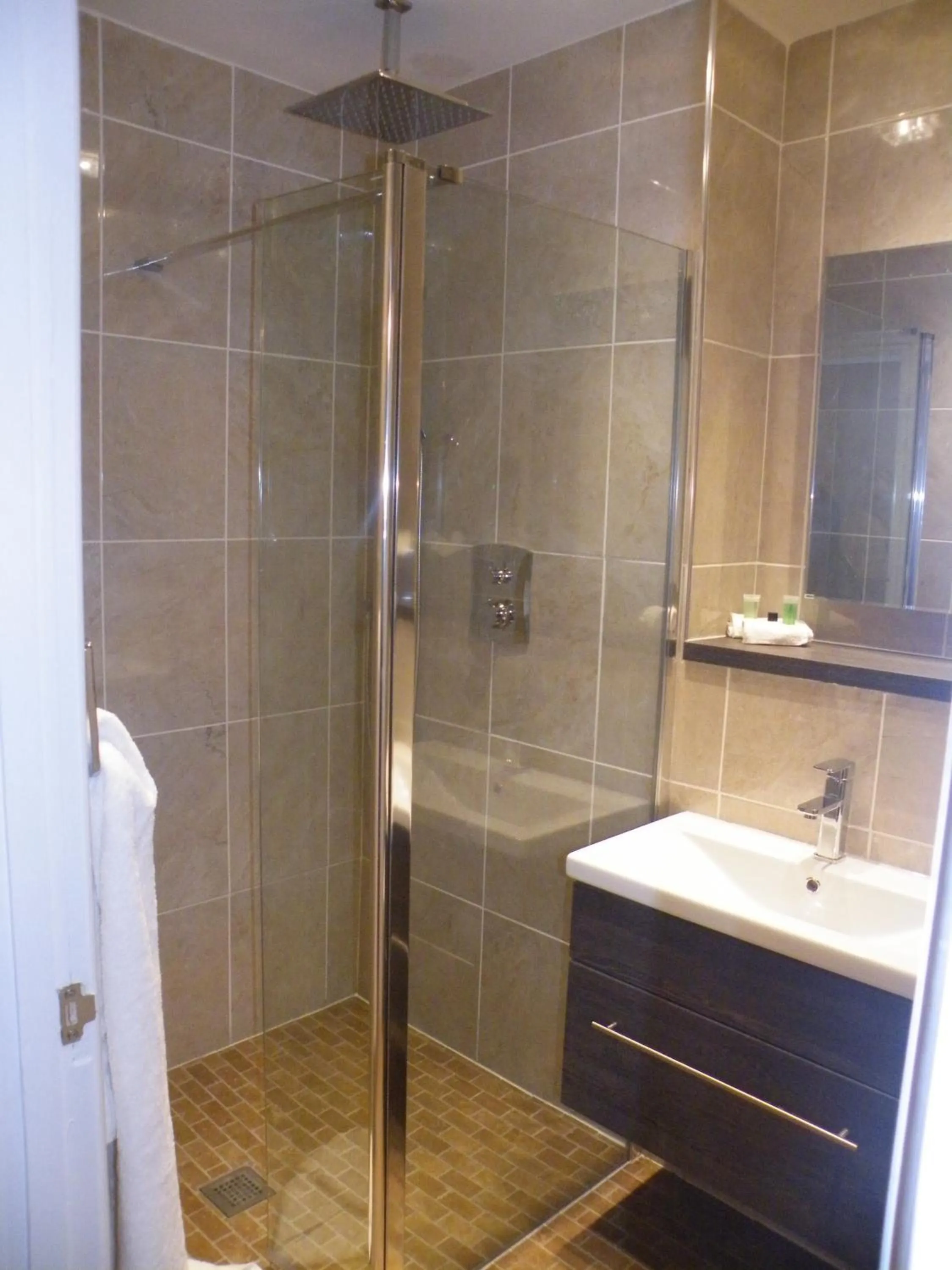 Shower in Hatherley Manor Hotel & Spa