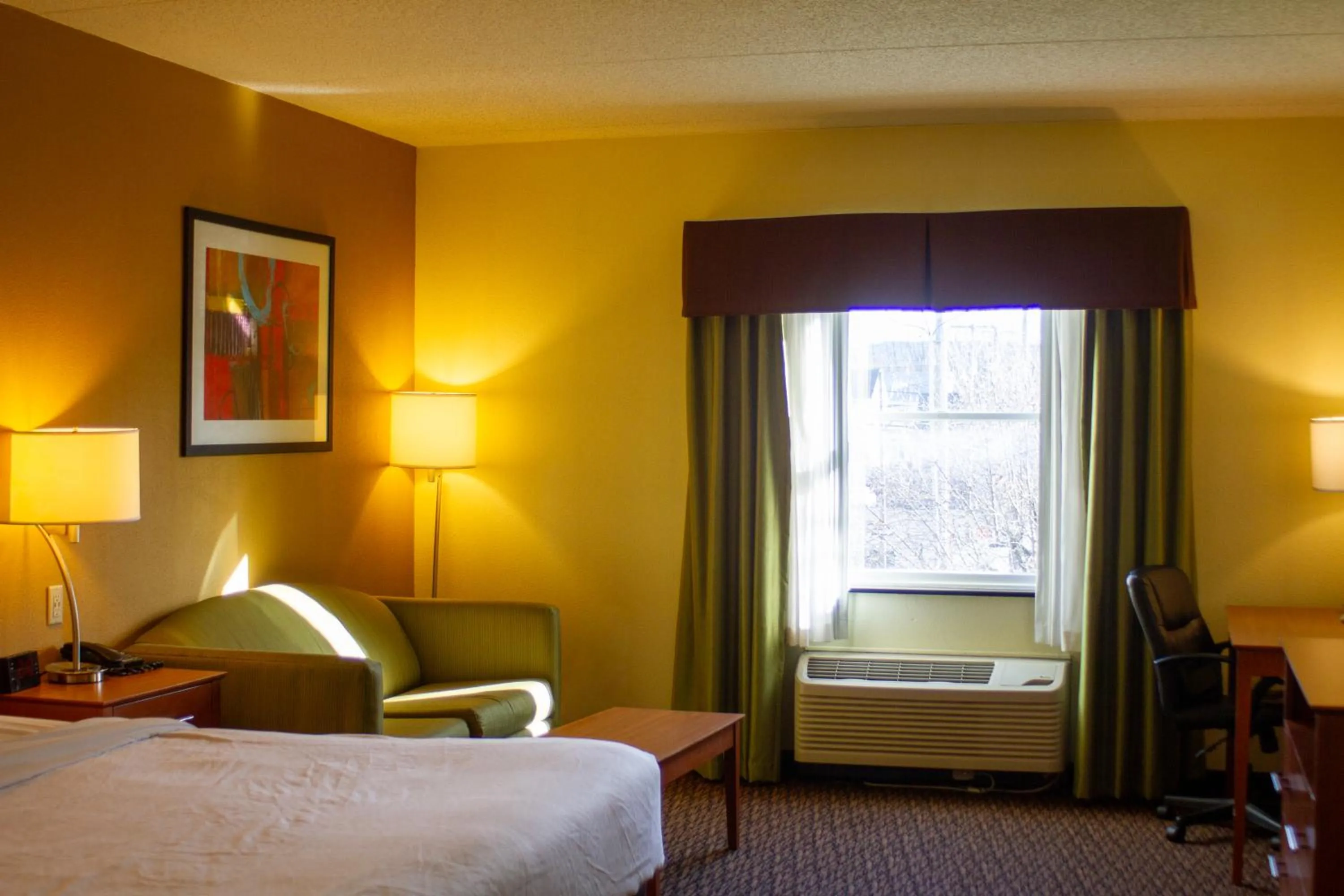 Bed in University Hotel & Suites Shippensburg, Trademark by Wyndham