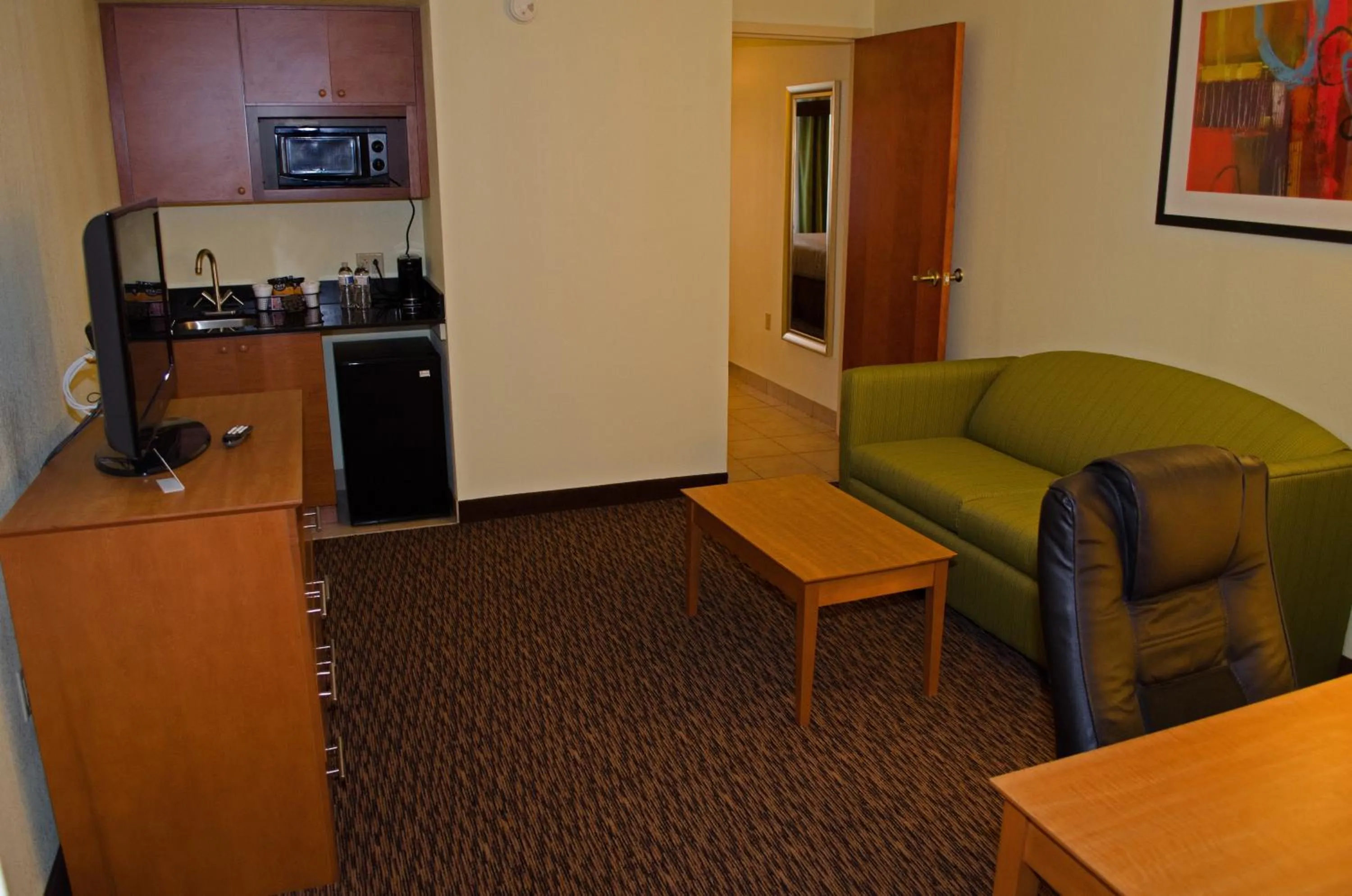 Living room in Clarion Hotel & Suites University-Shippensburg