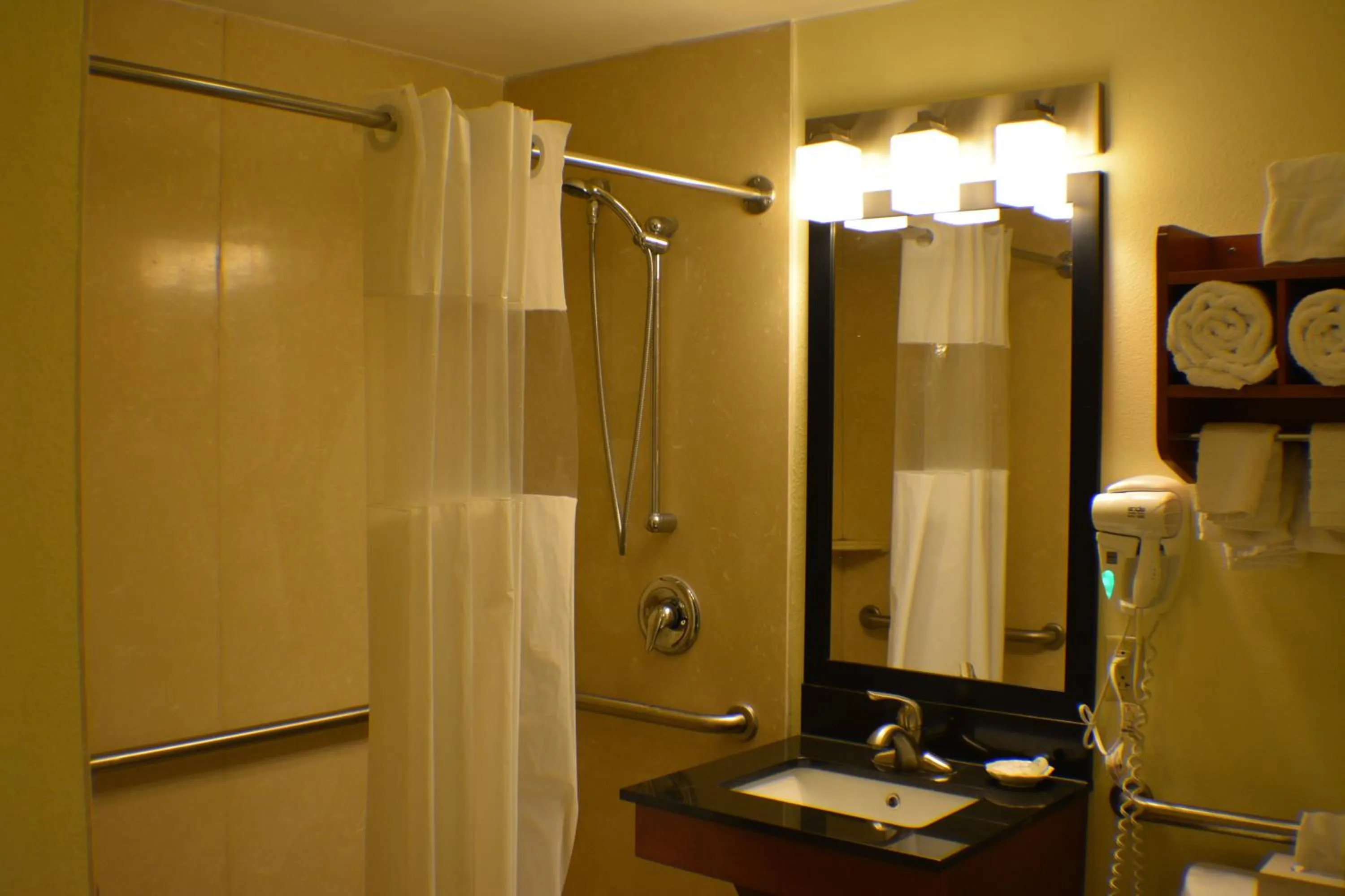 Bathroom in Clarion Hotel & Suites University-Shippensburg