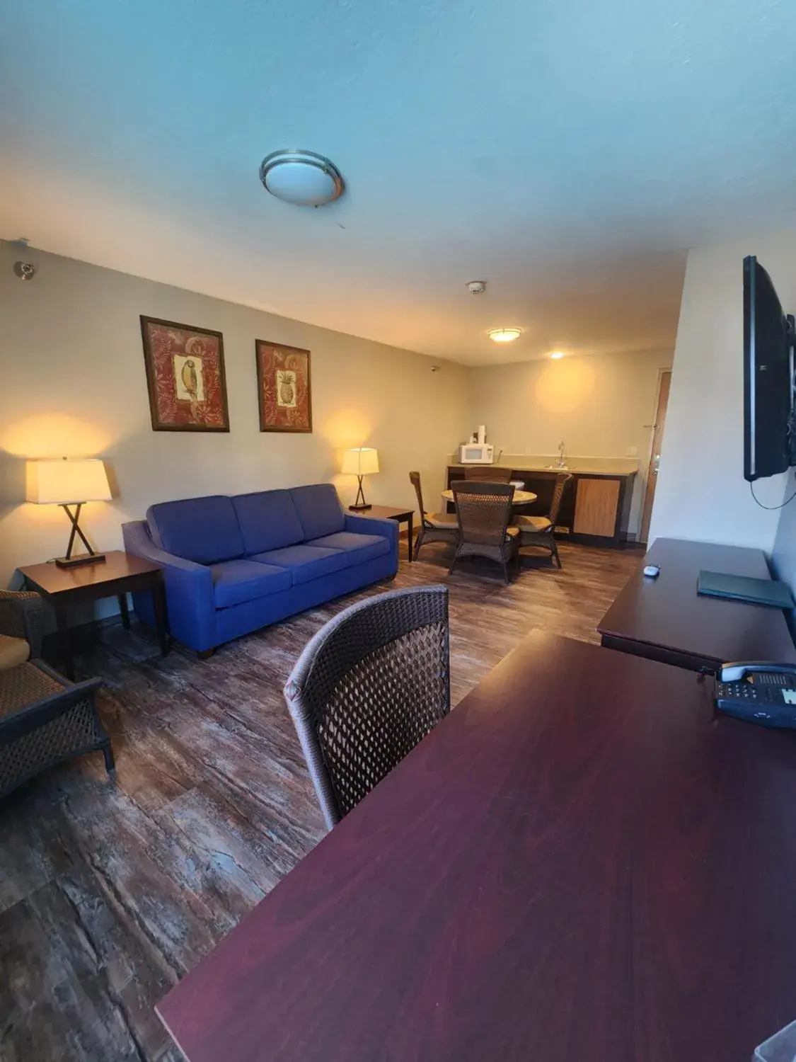 Luxury Suite with Sofa Bed in Put-in-Bay Resort & Conference Center Luxury Suite with Sofa Bed in Put-in-Bay Resort & Conference Center