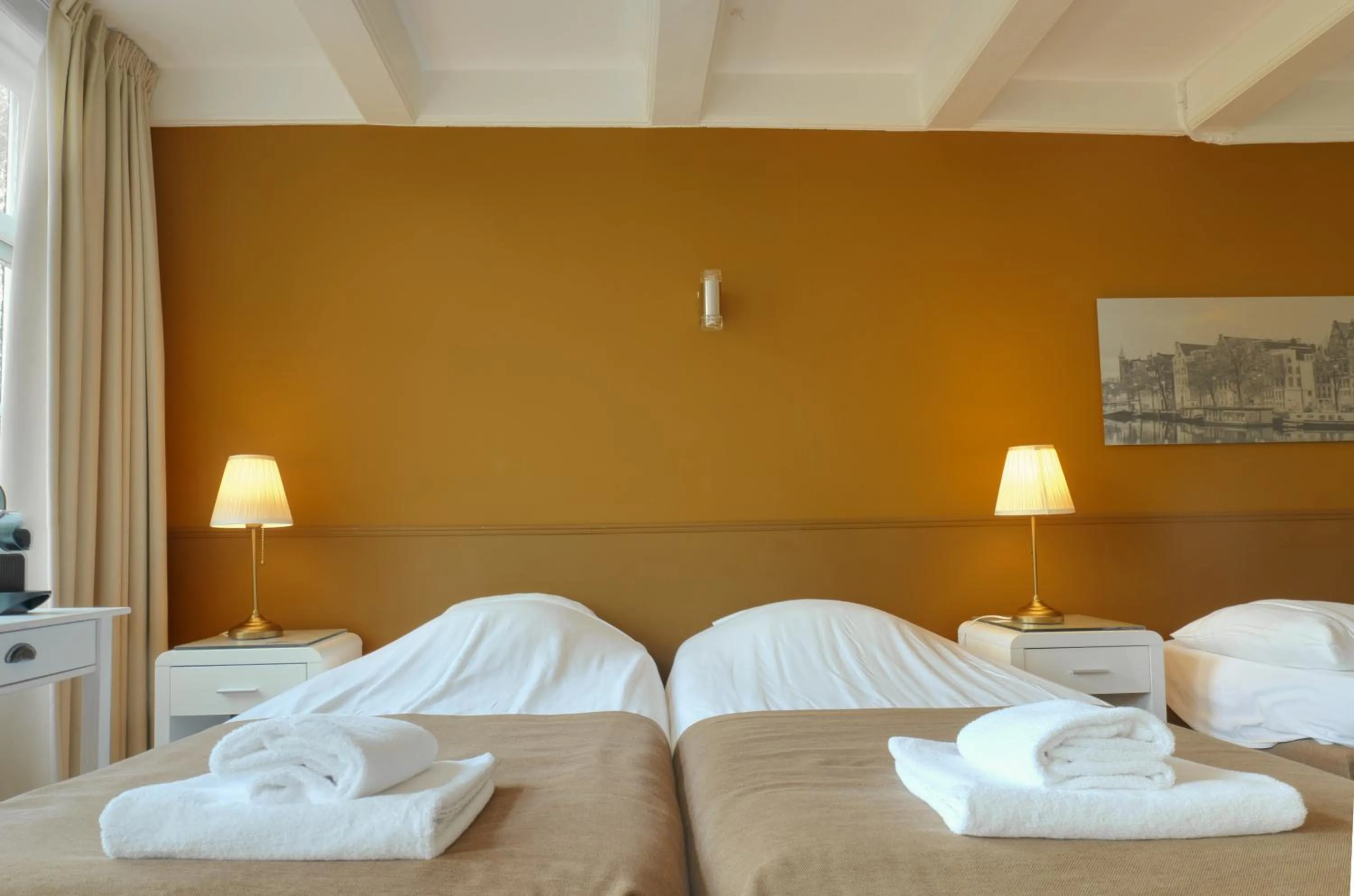 Bed in Hotel Prinsenhof Amsterdam