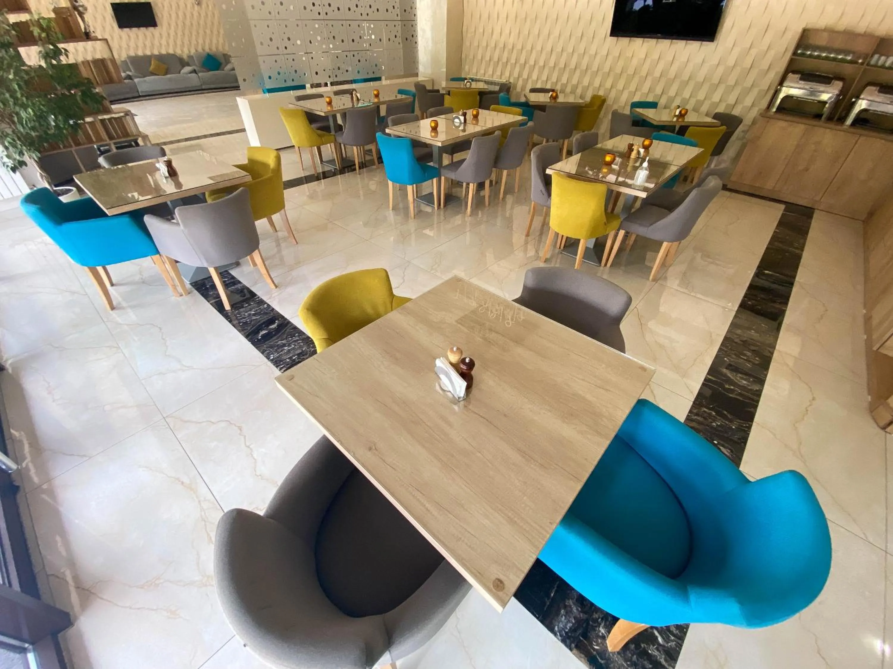 Restaurant/places to eat in Hotel Nevada