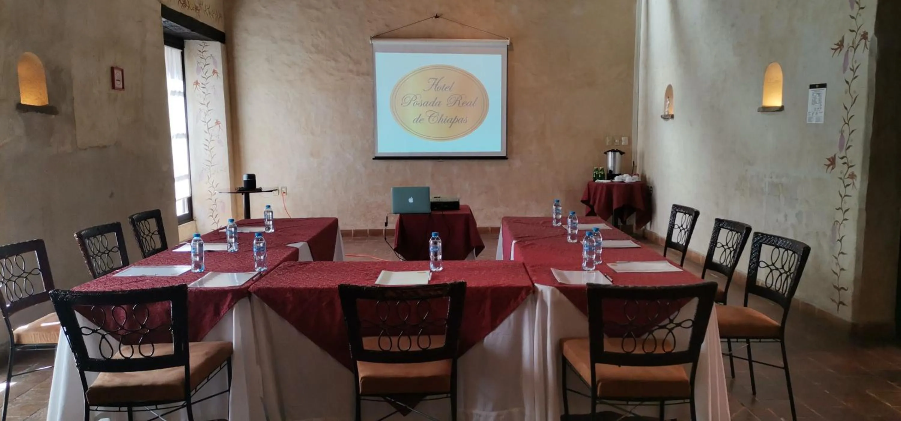 Communal lounge/ TV room in Posada Real de Chiapas