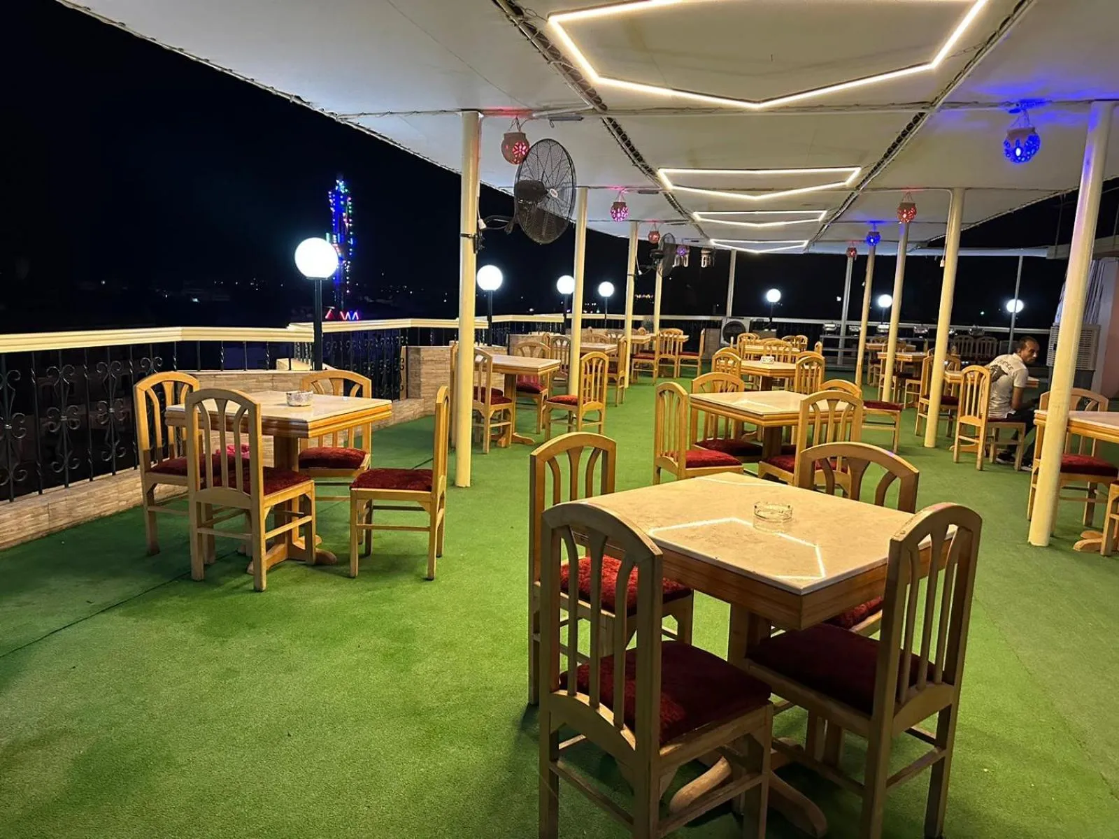 Restaurant/places to eat in Queens Valley Hotel