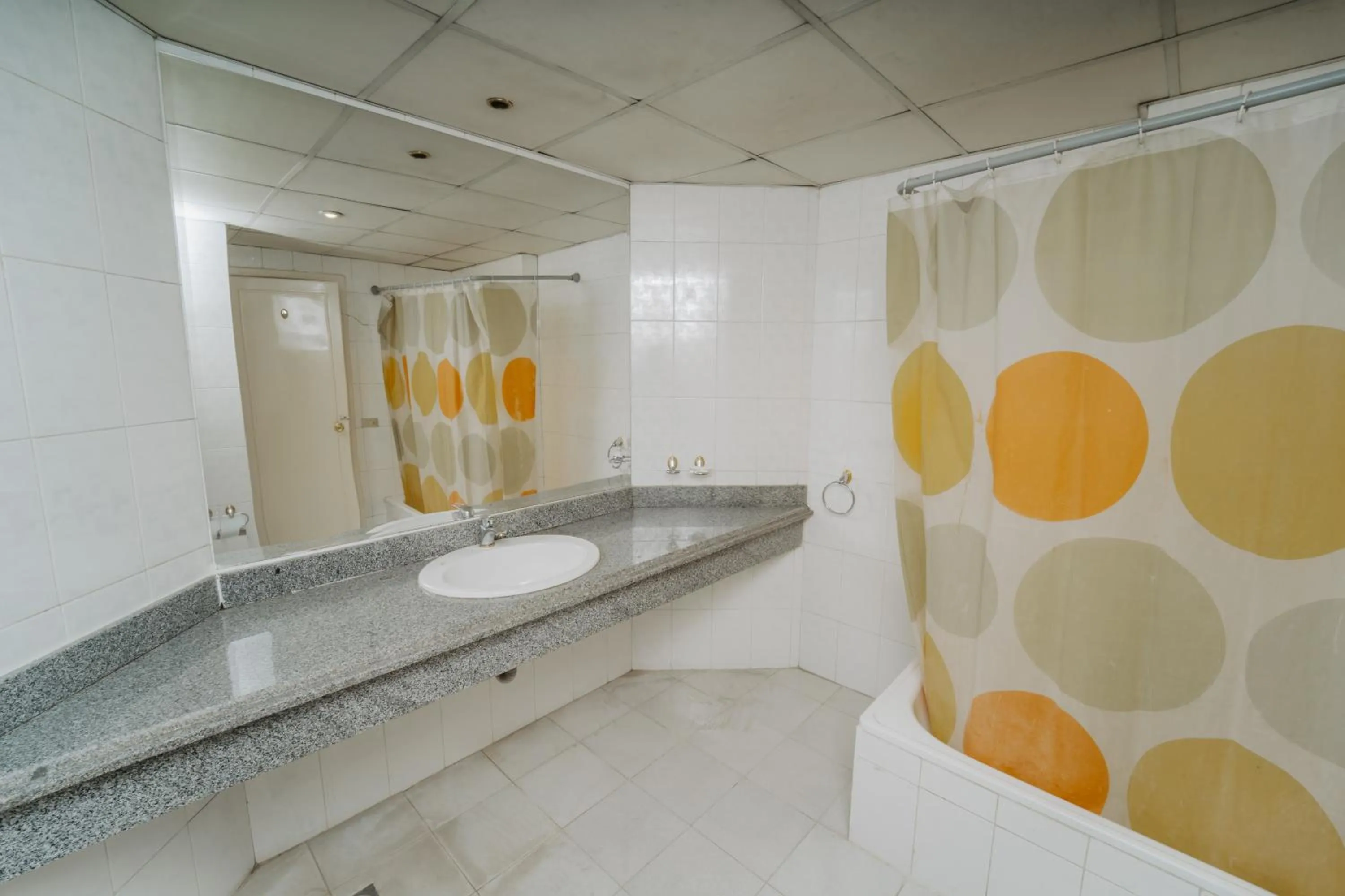 Shower in Queens Valley Hotel