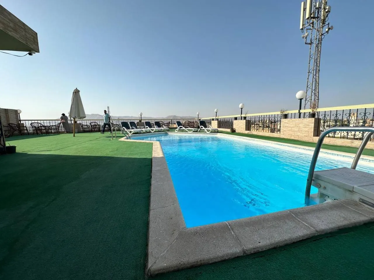 Swimming pool in Queens Valley Hotel