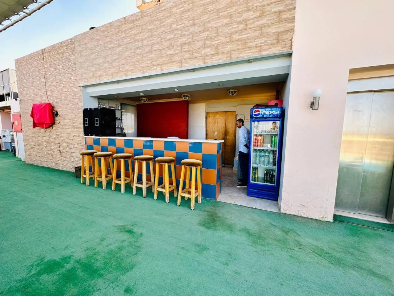 Lounge or bar in Queens Valley Hotel