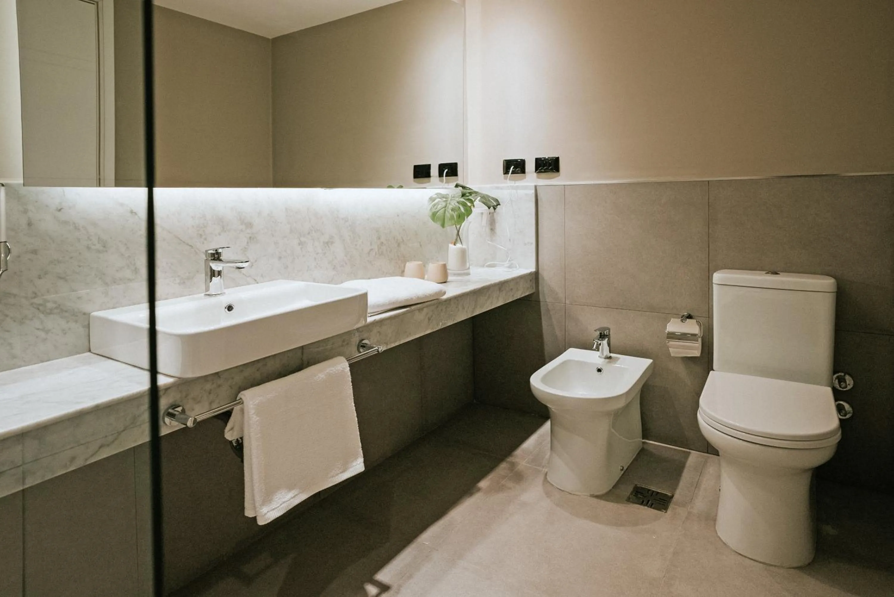 Bathroom in Howard Johnson Plaza La Ribera