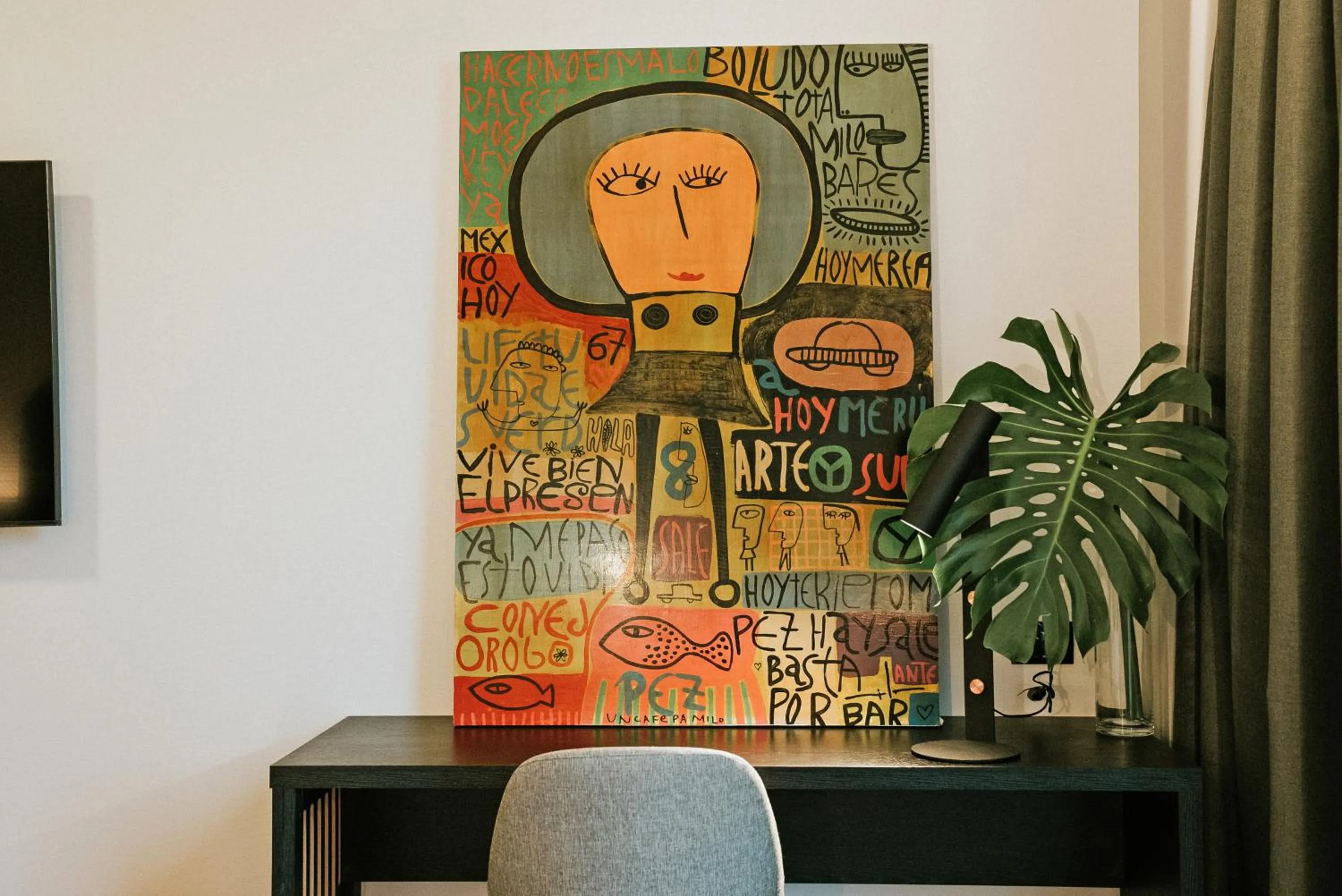 Decorative detail in Howard Johnson Plaza La Ribera