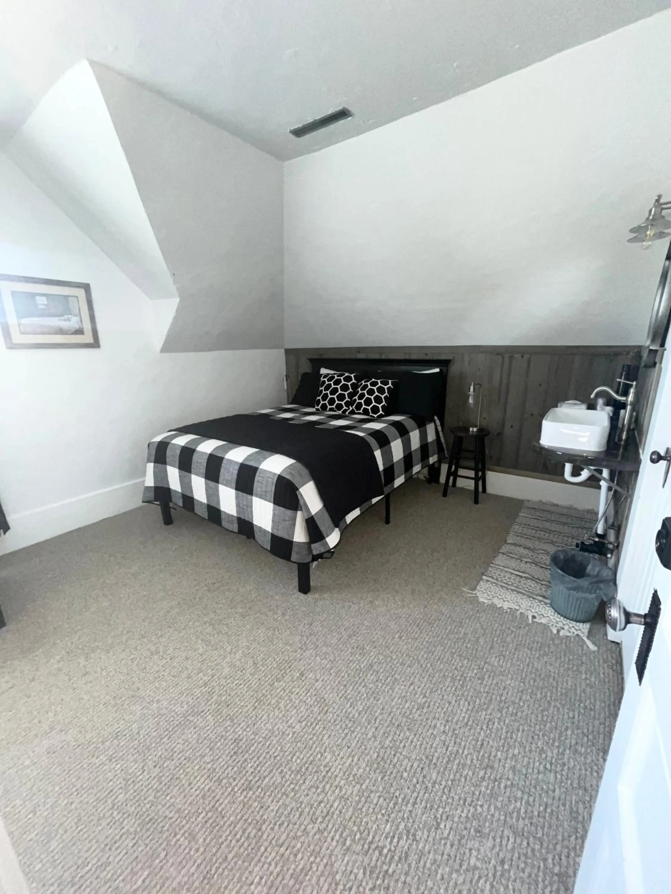 Photo of the whole room, Bed in The Panguitch House