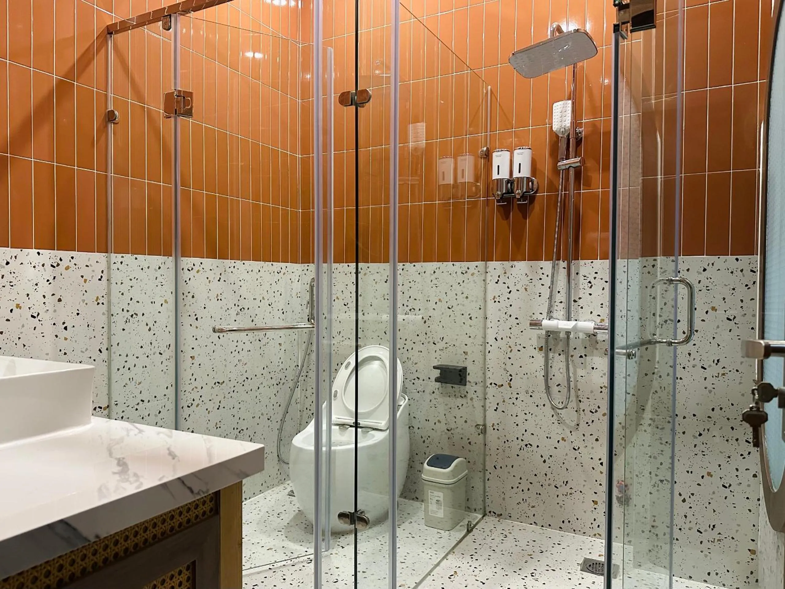 Shower in The Palette Dalat