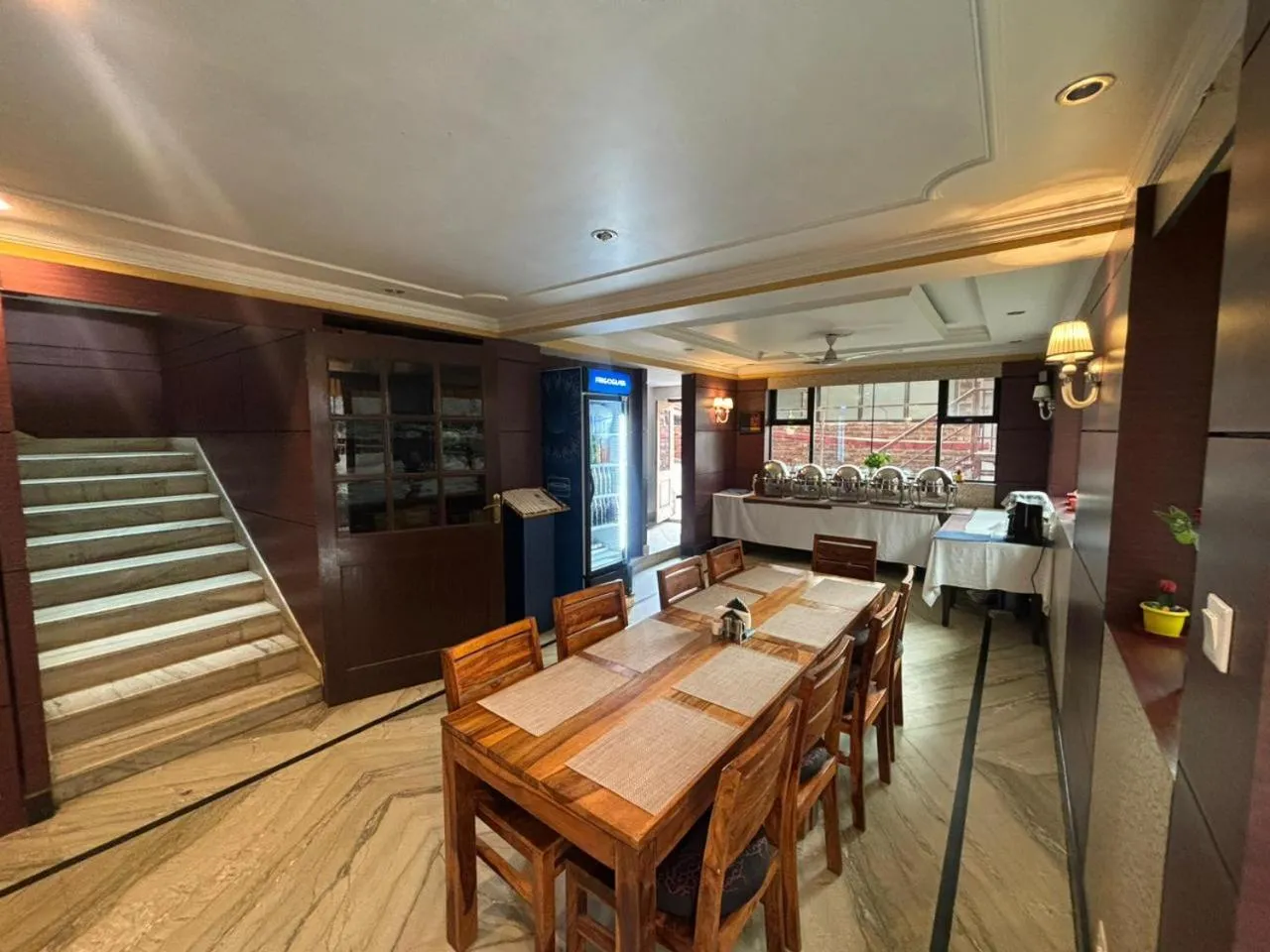 Restaurant/places to eat in New Serkong House