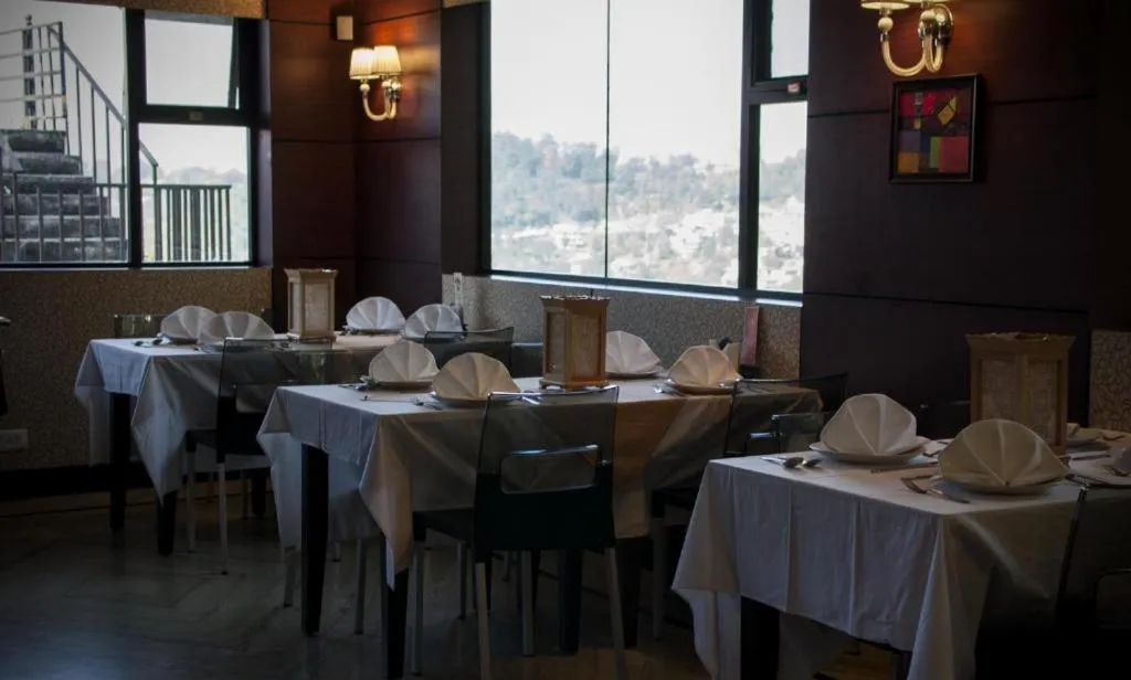 Restaurant/places to eat in New Serkong House