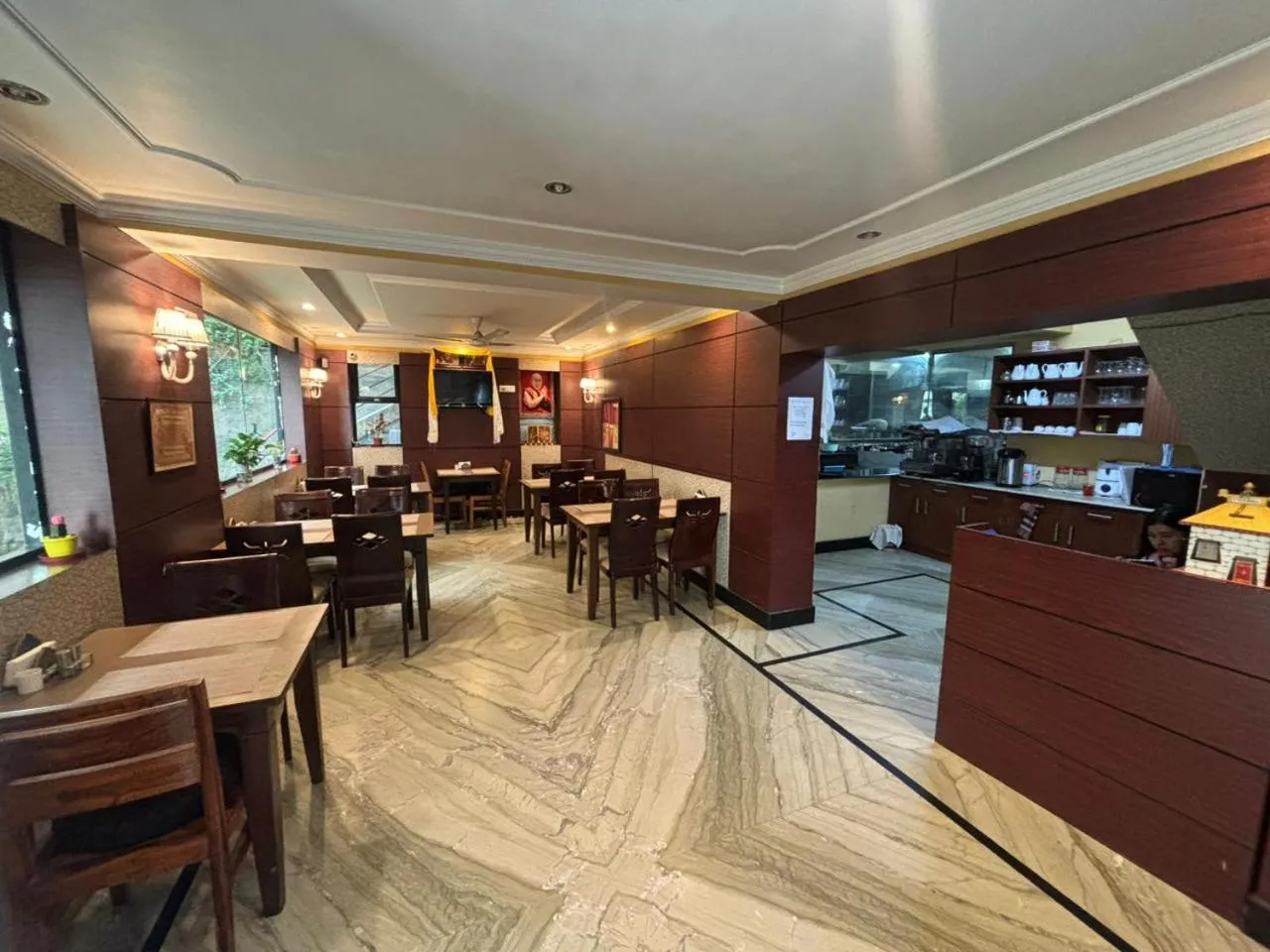 Restaurant/places to eat in New Serkong House