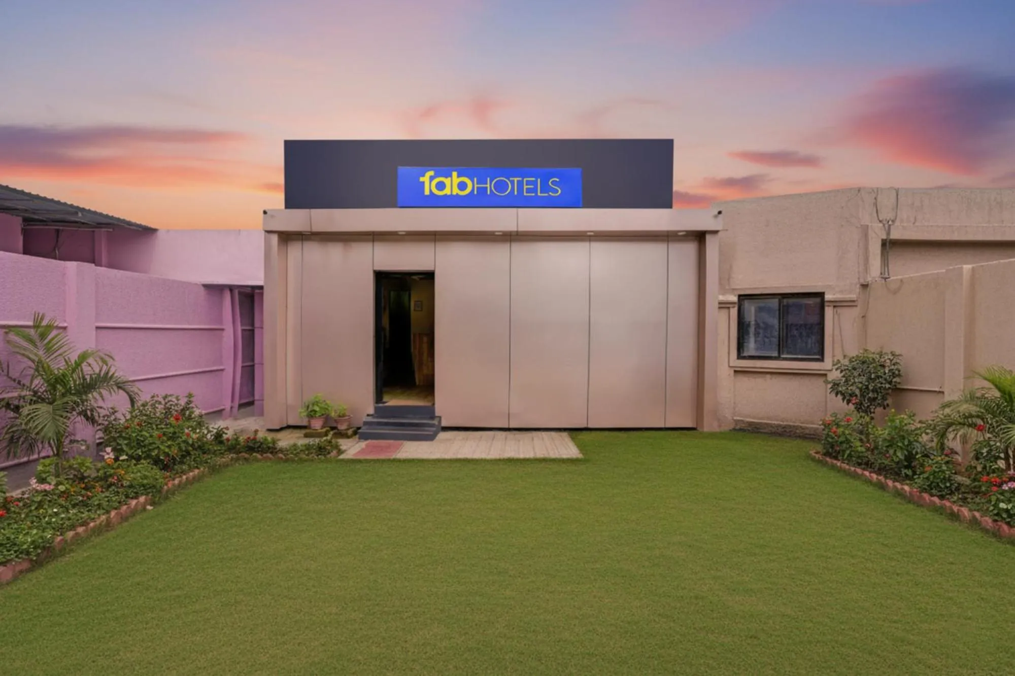 Property building in Via Sumit Palace