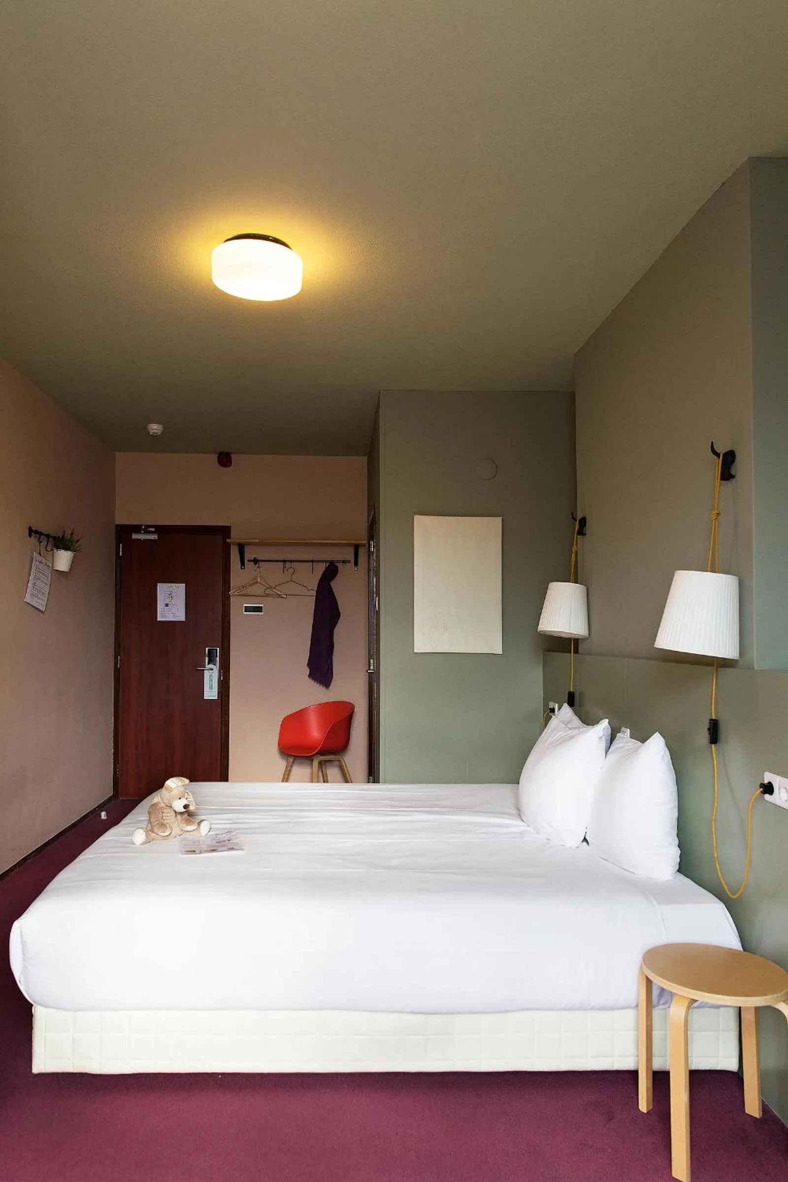 Photo of the whole room, Bed in Hotel The Neighbour's Magnolia