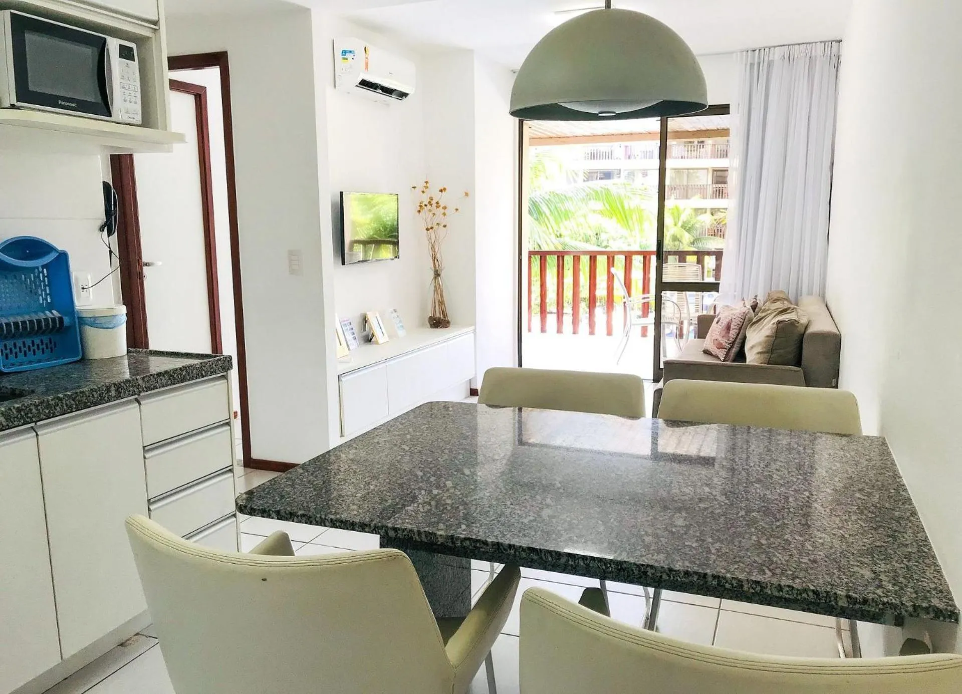 Living room in Nannai Residence by AFT