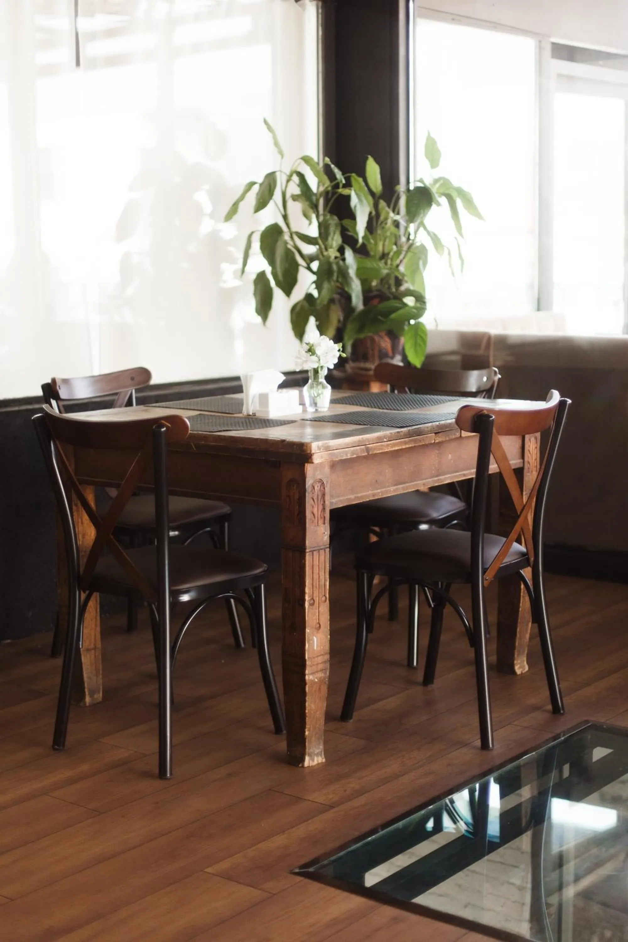 Restaurant/places to eat in Hotel Tato & CoWorking space