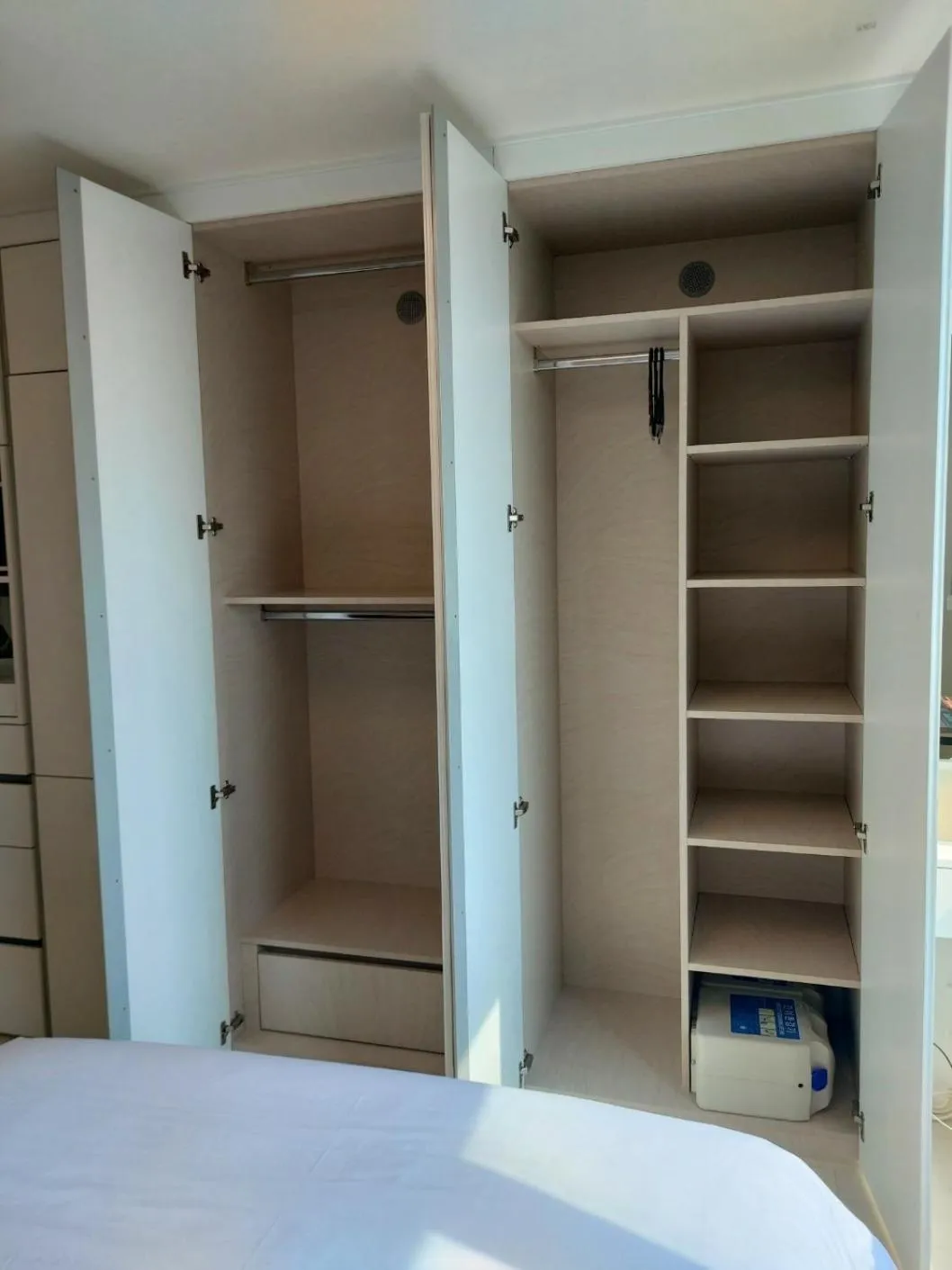 Bed in Songdo Halla Westernpark-SeaViewRoom Hotel-바다전망