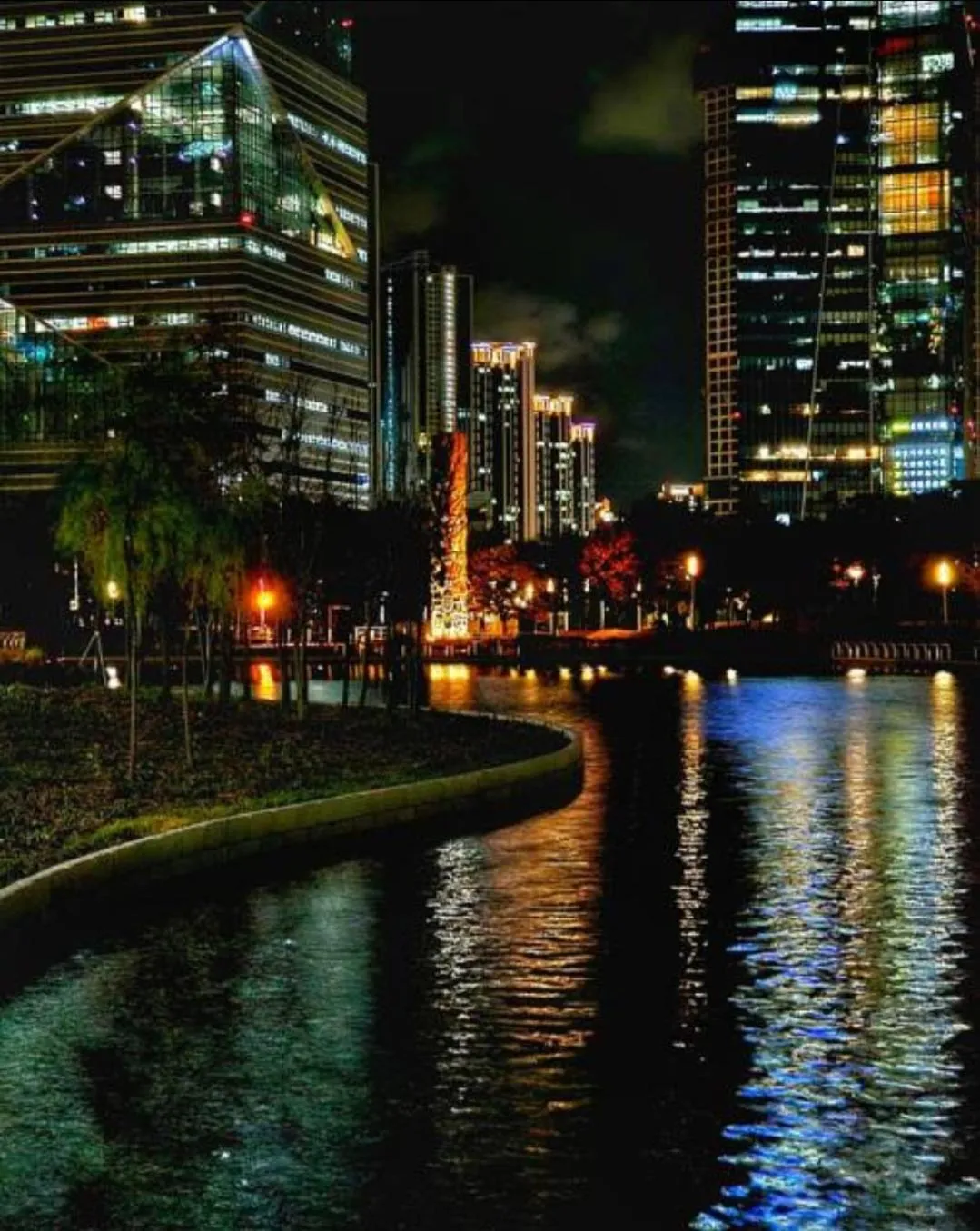 Quiet street view in Songdo Halla Westernpark-SeaViewRoom Hotel-바다전망