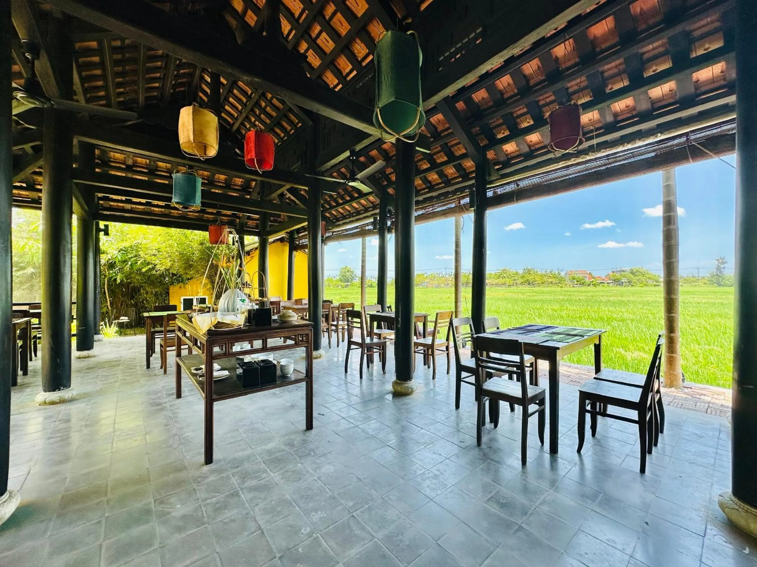 Restaurant/places to eat in Chez Mimosa Rice Field Retreat