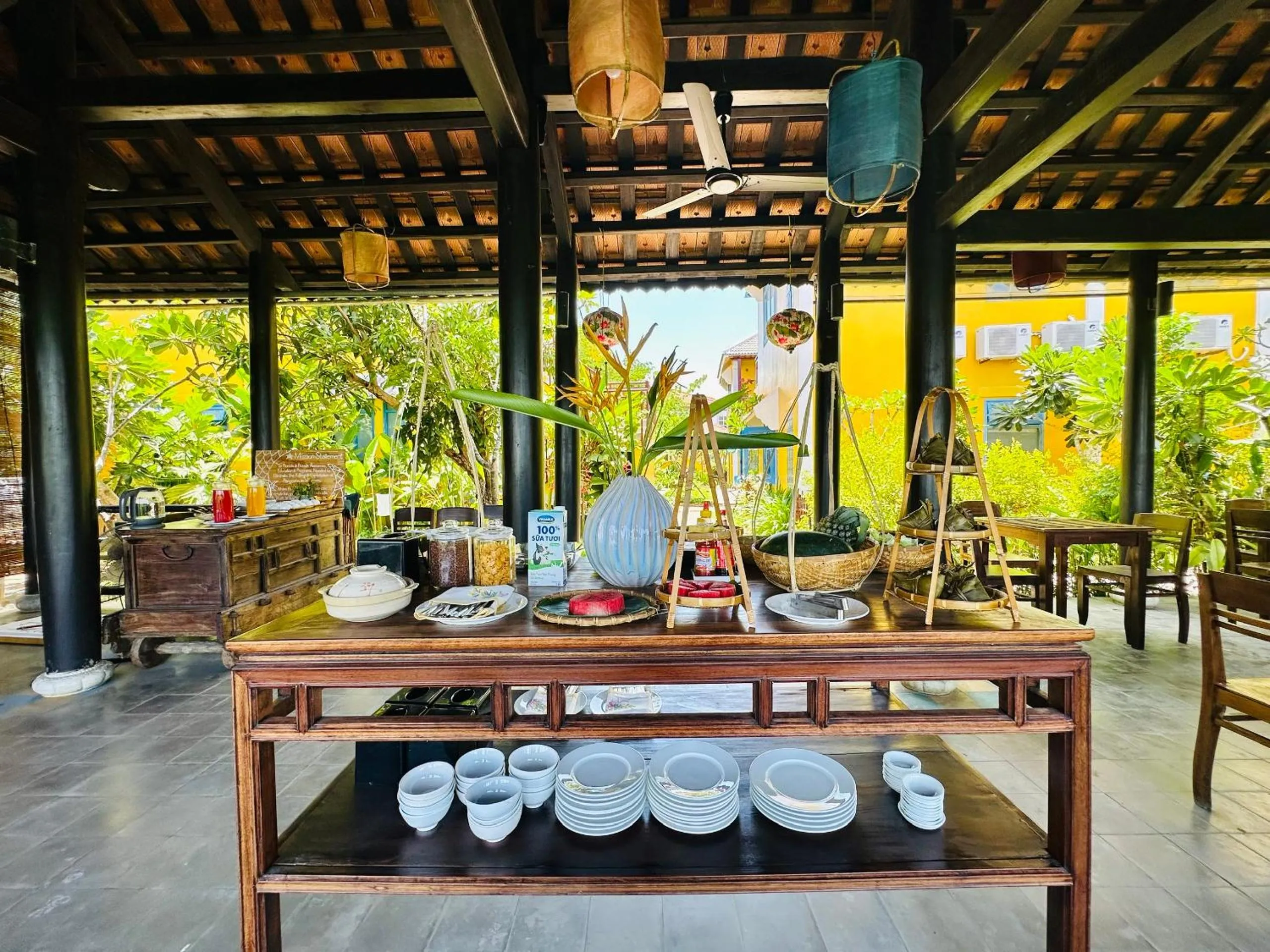 Restaurant/places to eat in Chez Mimosa Rice Field Retreat